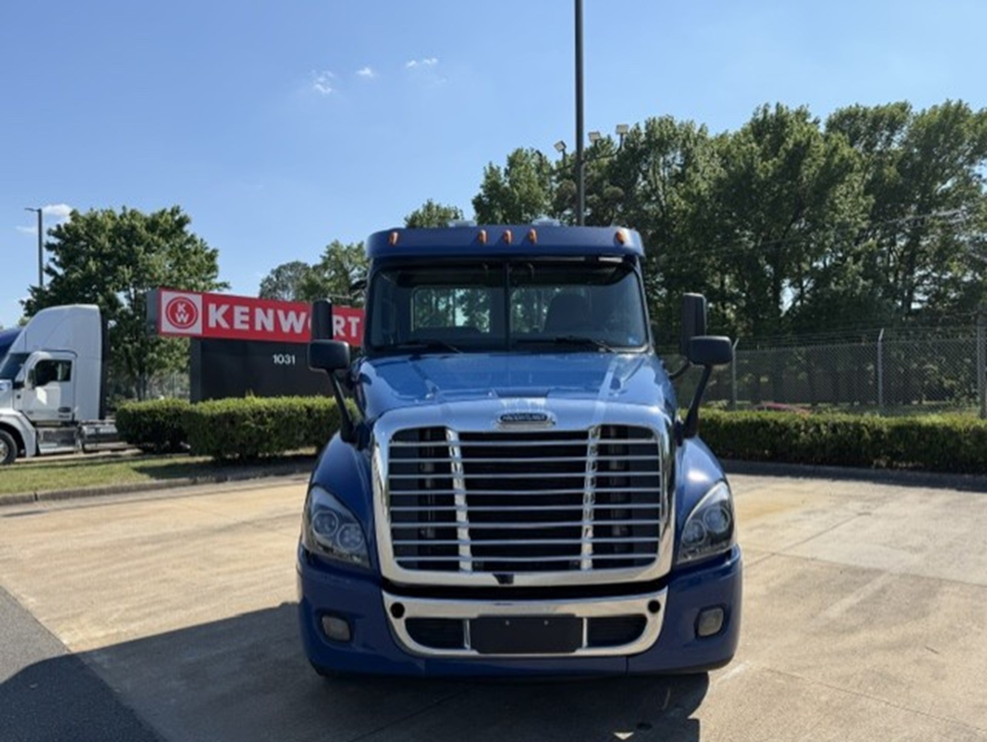 2016 Freightliner Cascadia - image 4 of 6