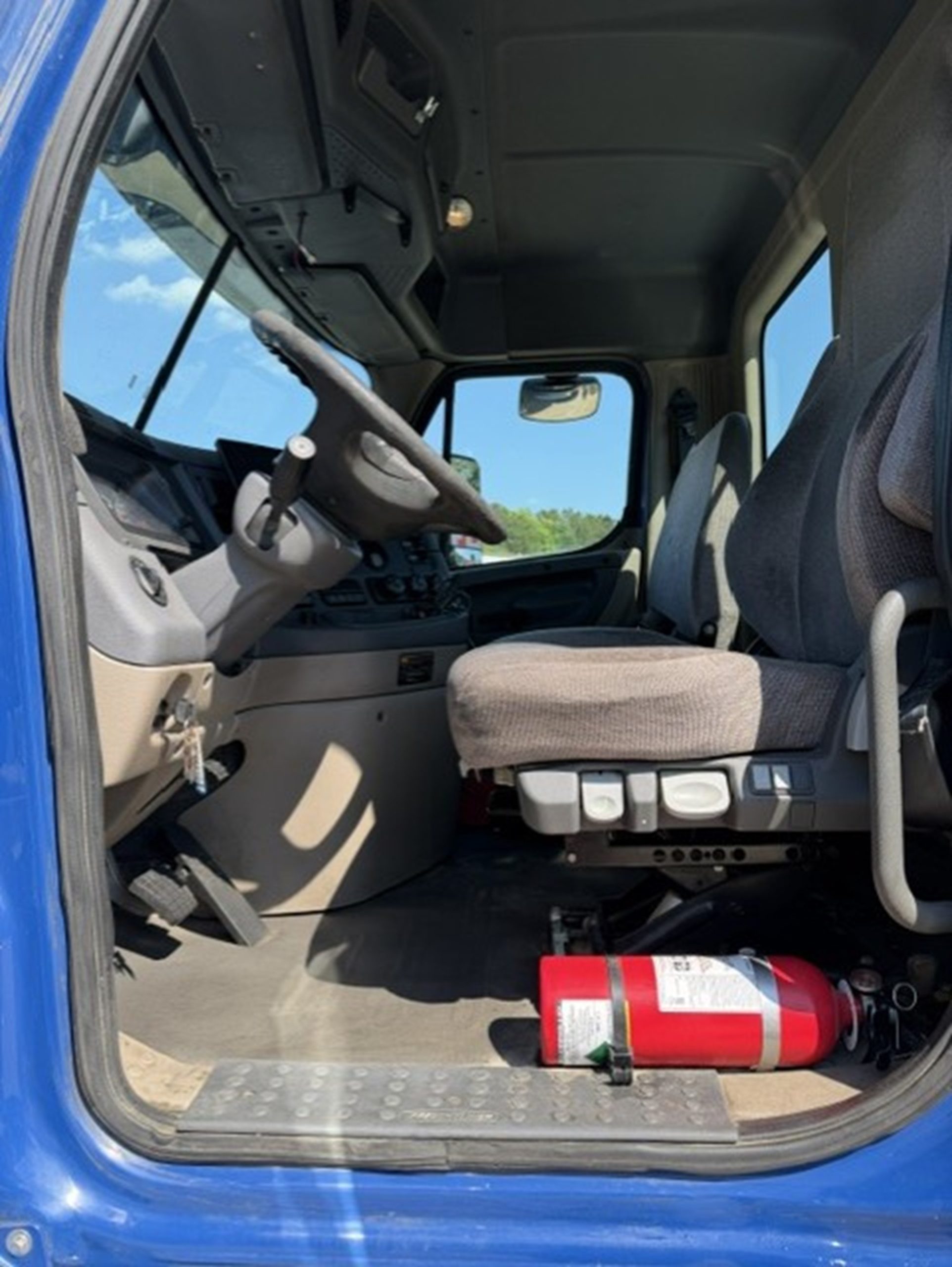 2016 Freightliner Cascadia - image 6 of 6