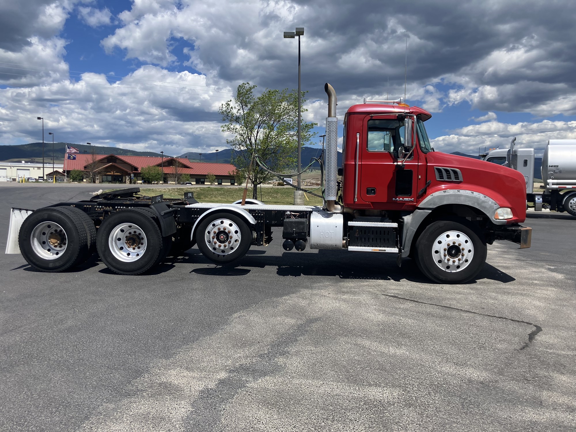 2016 Mack Granite 2016 Mack Granite - image 4 of 6