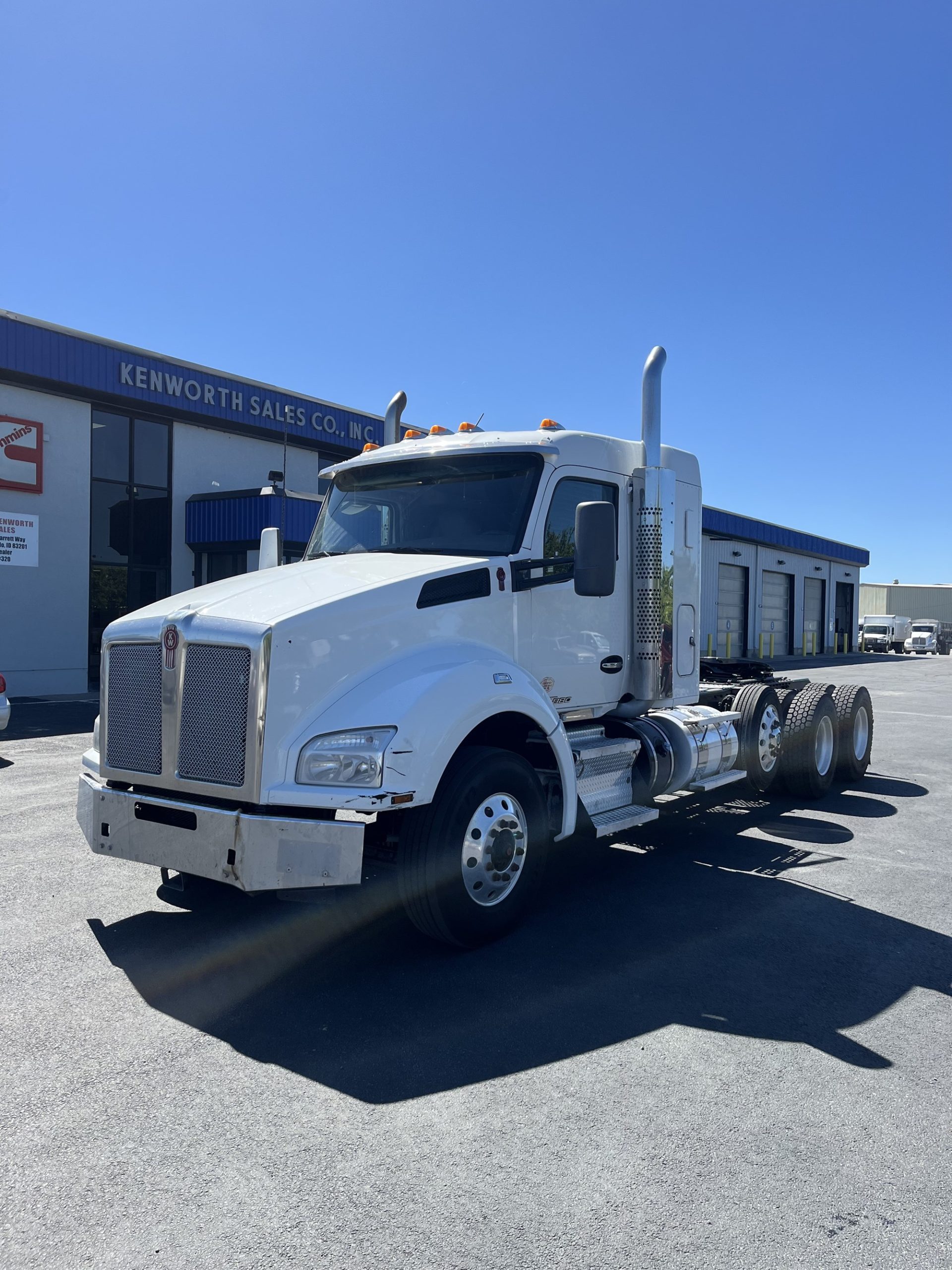 2017 Kenworth T880 2017 Kenworth T880 - image 1 of 6