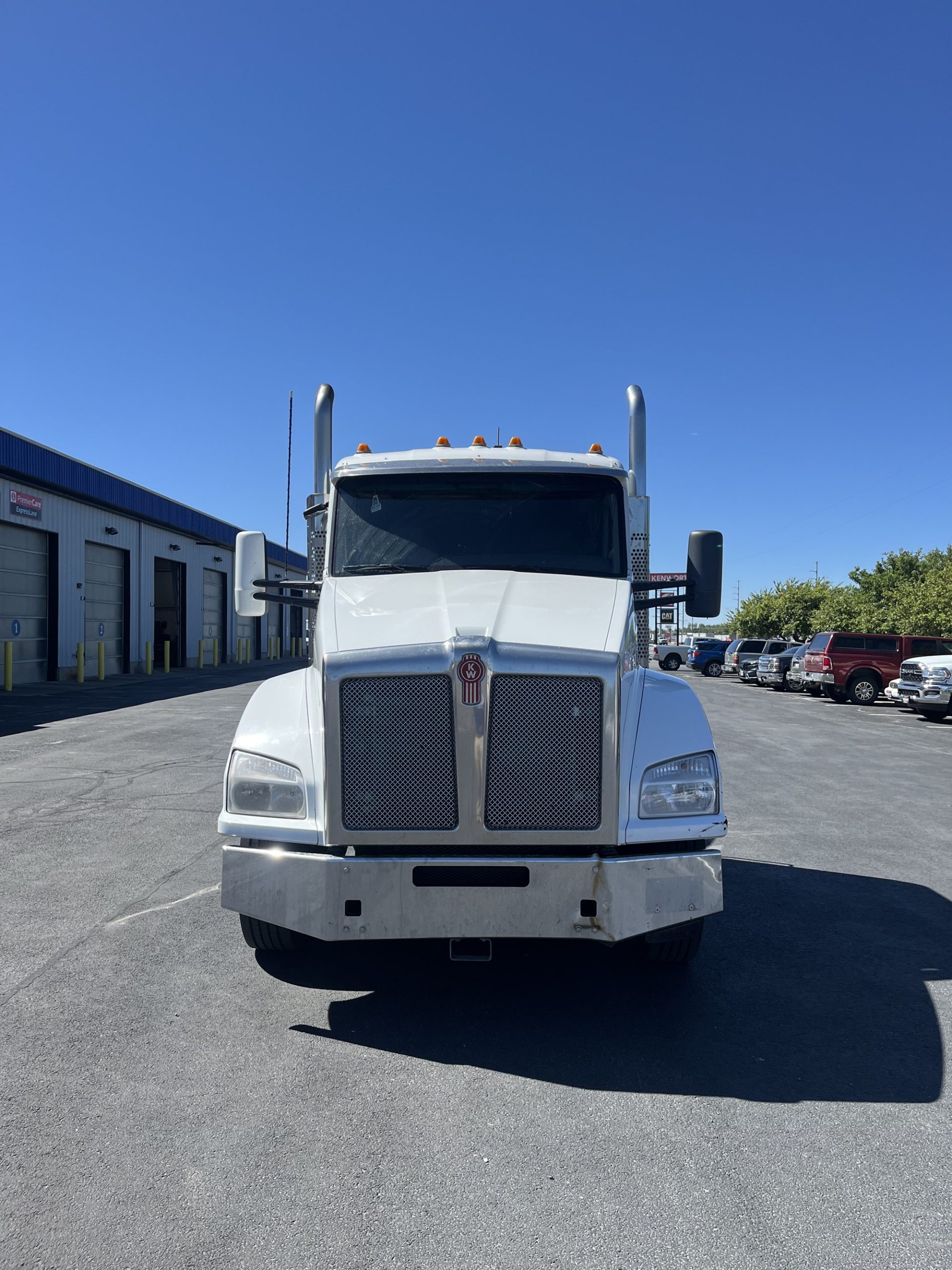 2017 Kenworth T880 2017 Kenworth T880 - image 2 of 6