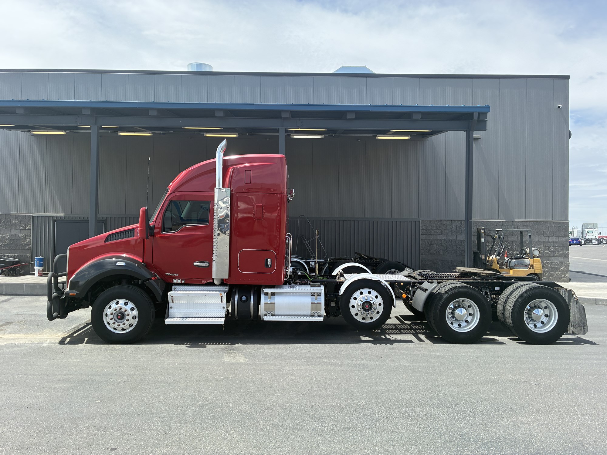 2018 Kenworth T880 2018 Kenworth T880 - image 2 of 6