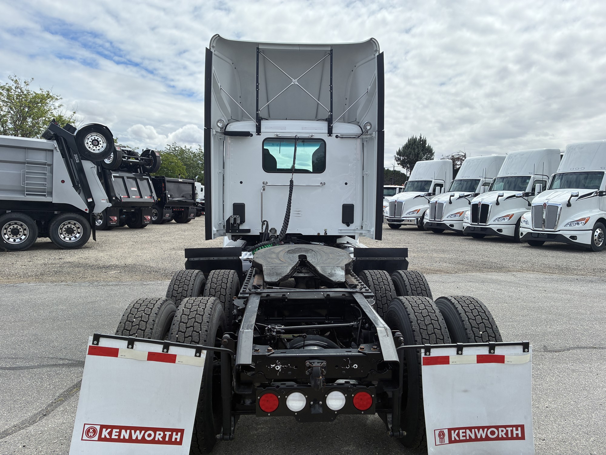 2019 Kenworth T680 - image 4 of 6