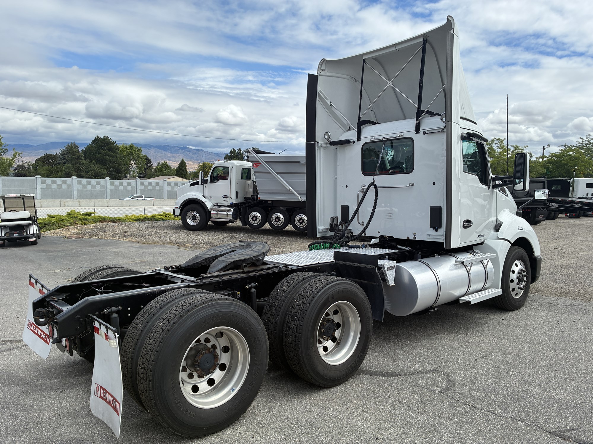 2019 Kenworth T680 - image 5 of 6