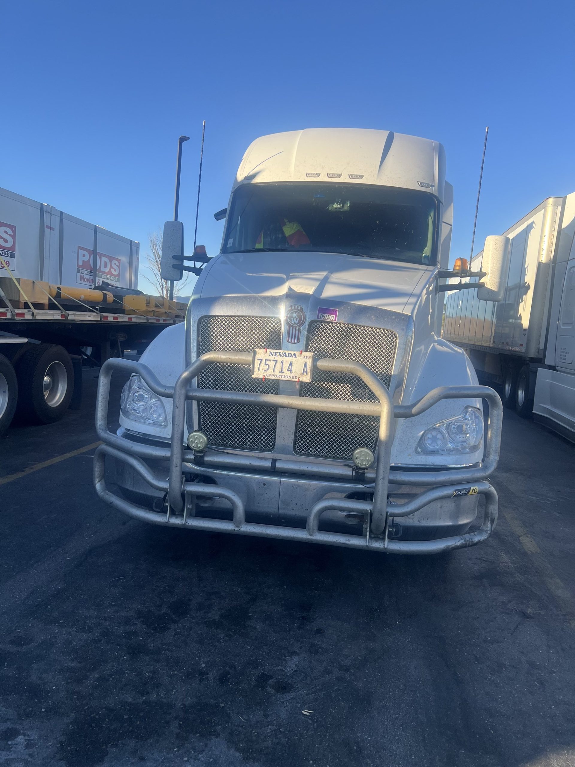 2020 Kenworth T680 - image 2 of 6