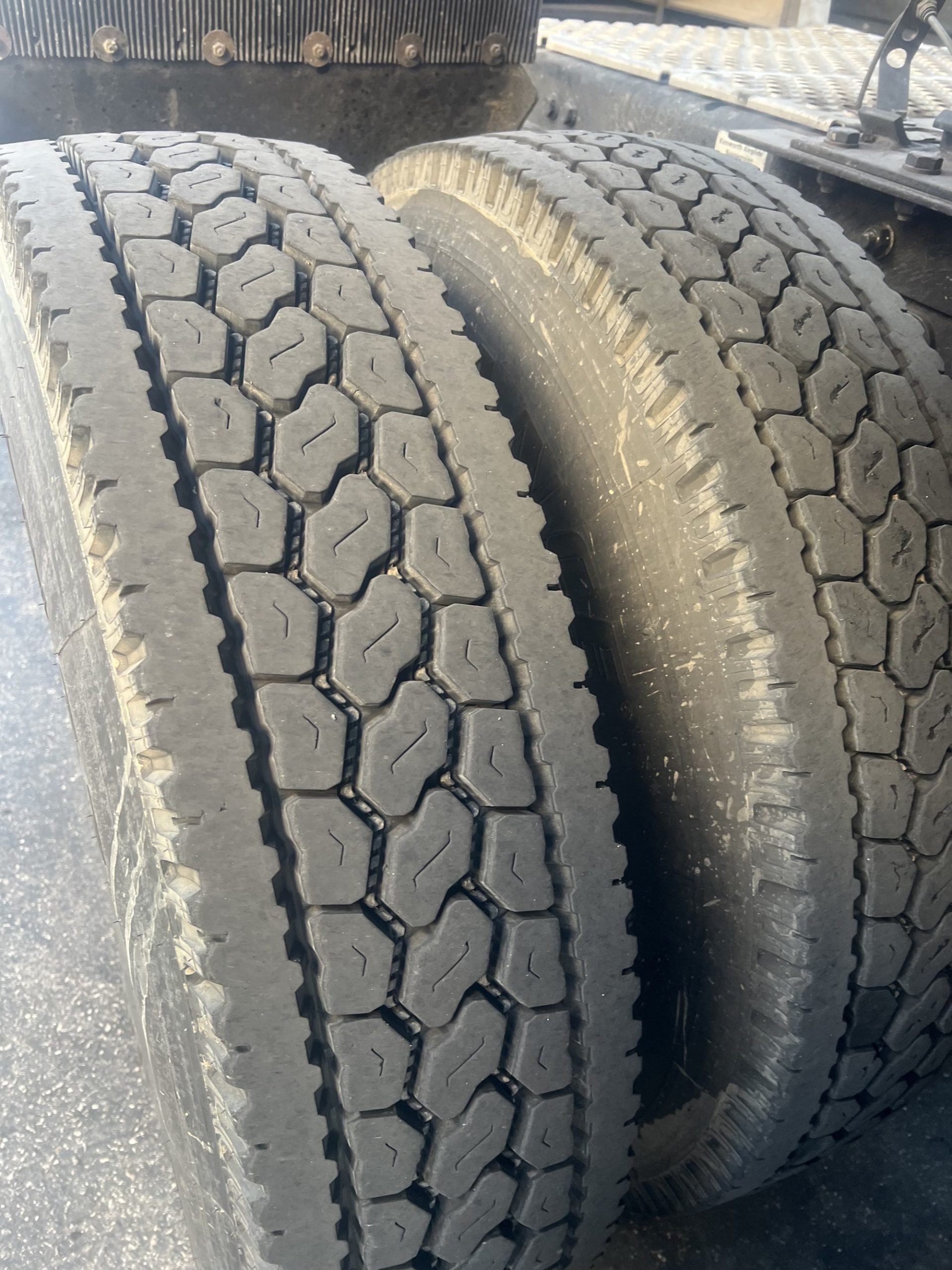 2020 Kenworth T680 - image 4 of 6