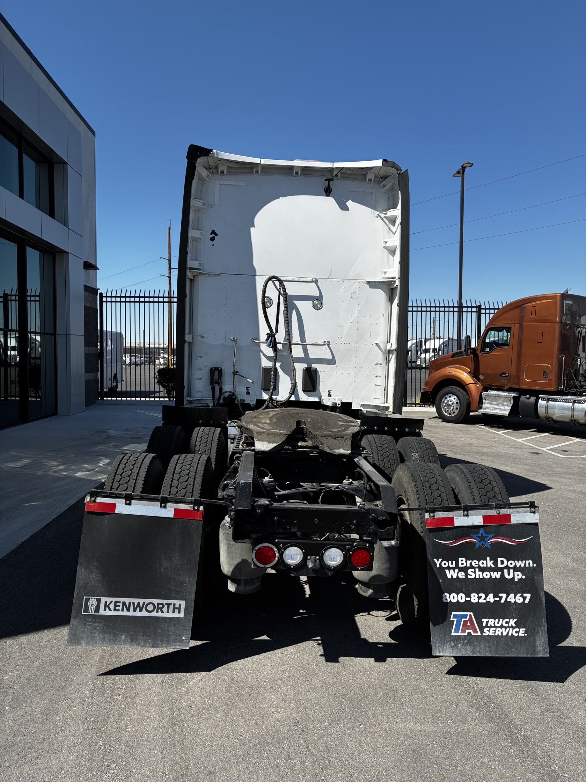 2020 Kenworth T680 2020 Kenworth T680 - image 5 of 6