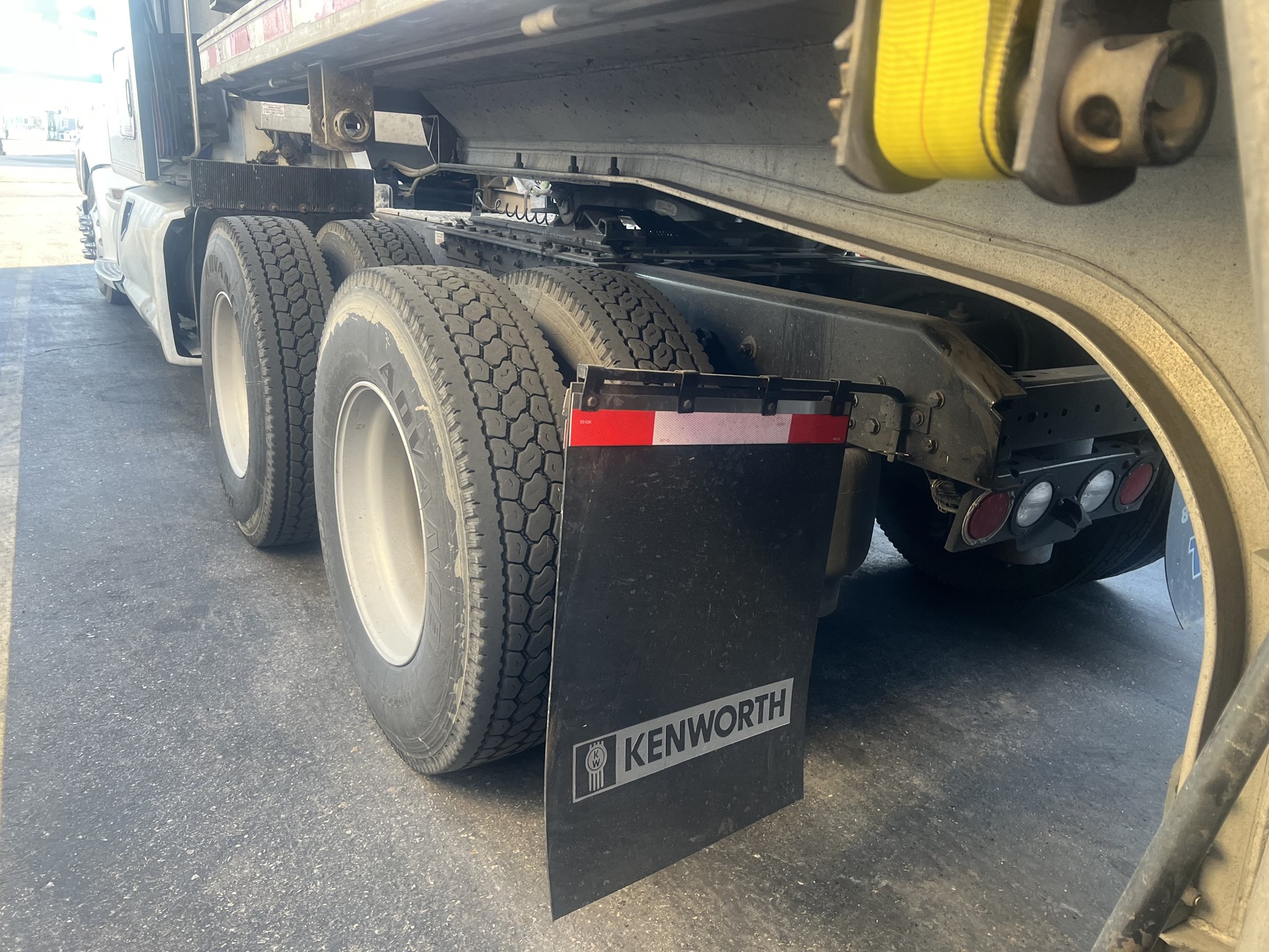 2020 Kenworth T680 - image 5 of 6