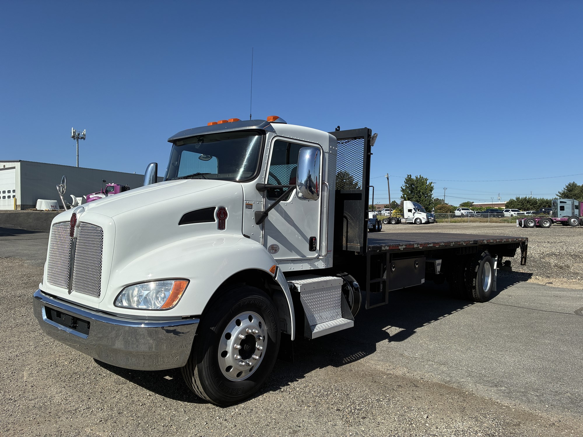 2020 Kenworth T270 2020 Kenworth T270 - image 1 of 6