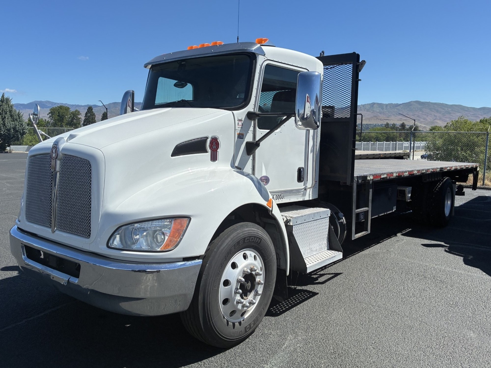 2020 Kenworth T270 - image 1 of 1