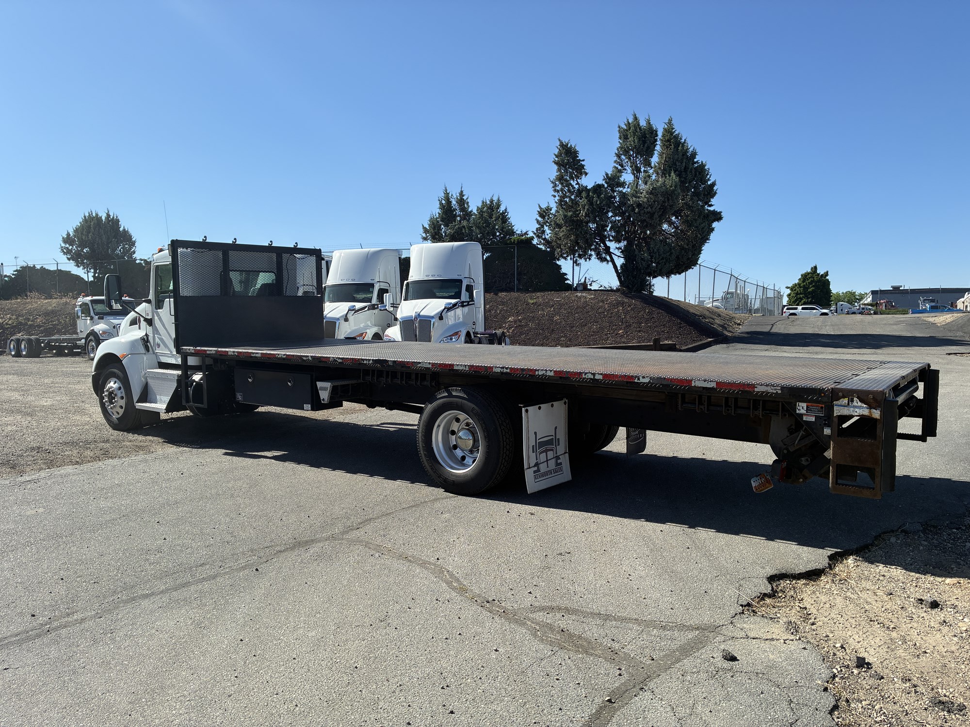 2020 Kenworth T270 2020 Kenworth T270 - image 3 of 6