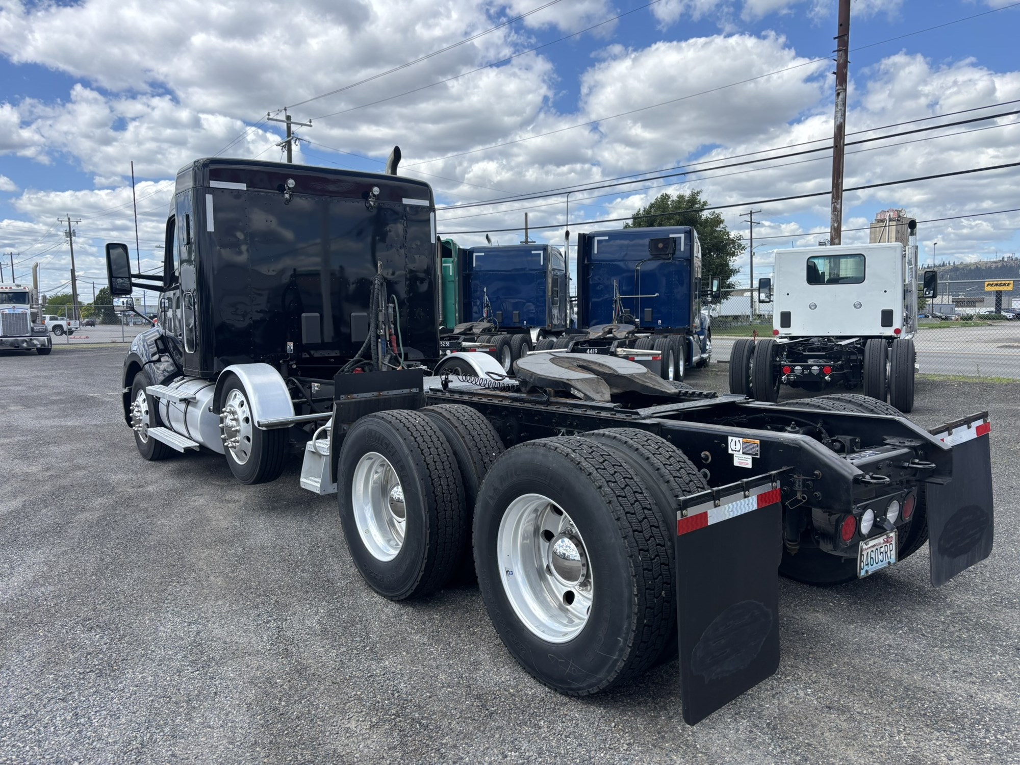 2021 Kenworth T680 - image 2 of 6