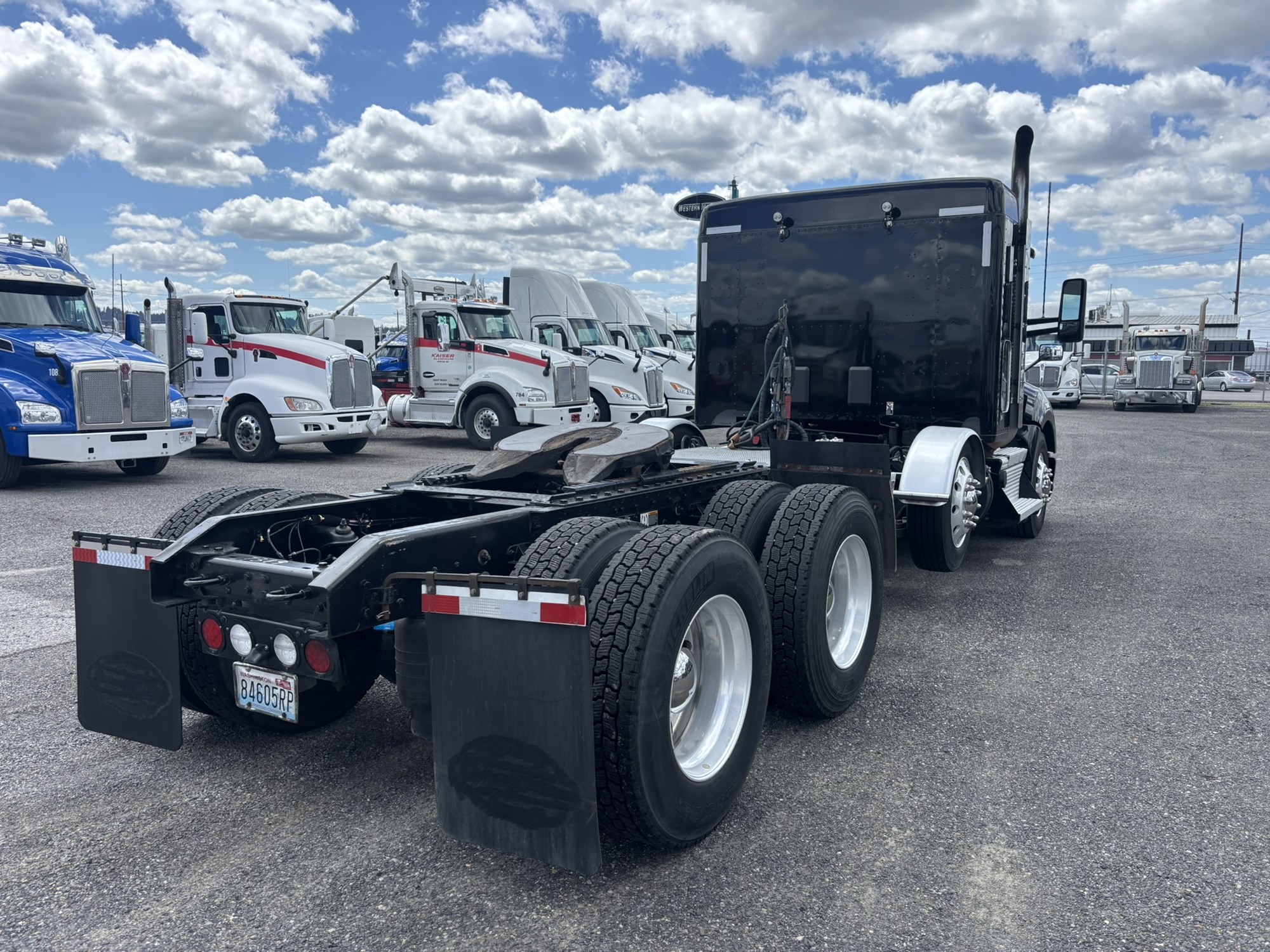 2021 Kenworth T680 - image 3 of 6