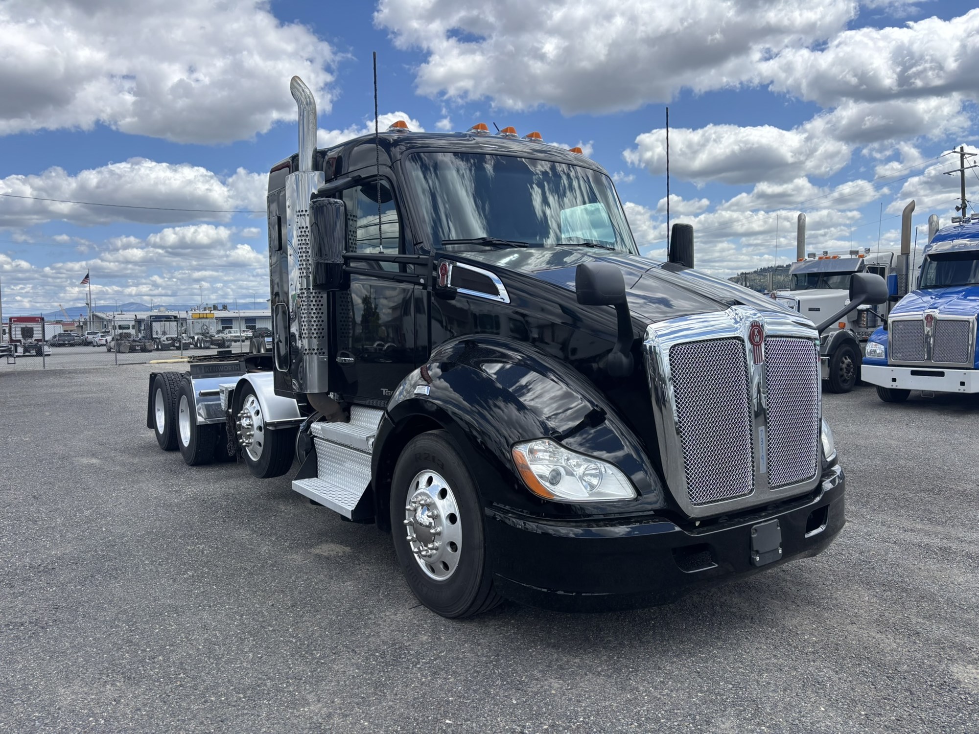 2021 Kenworth T680 - image 4 of 6