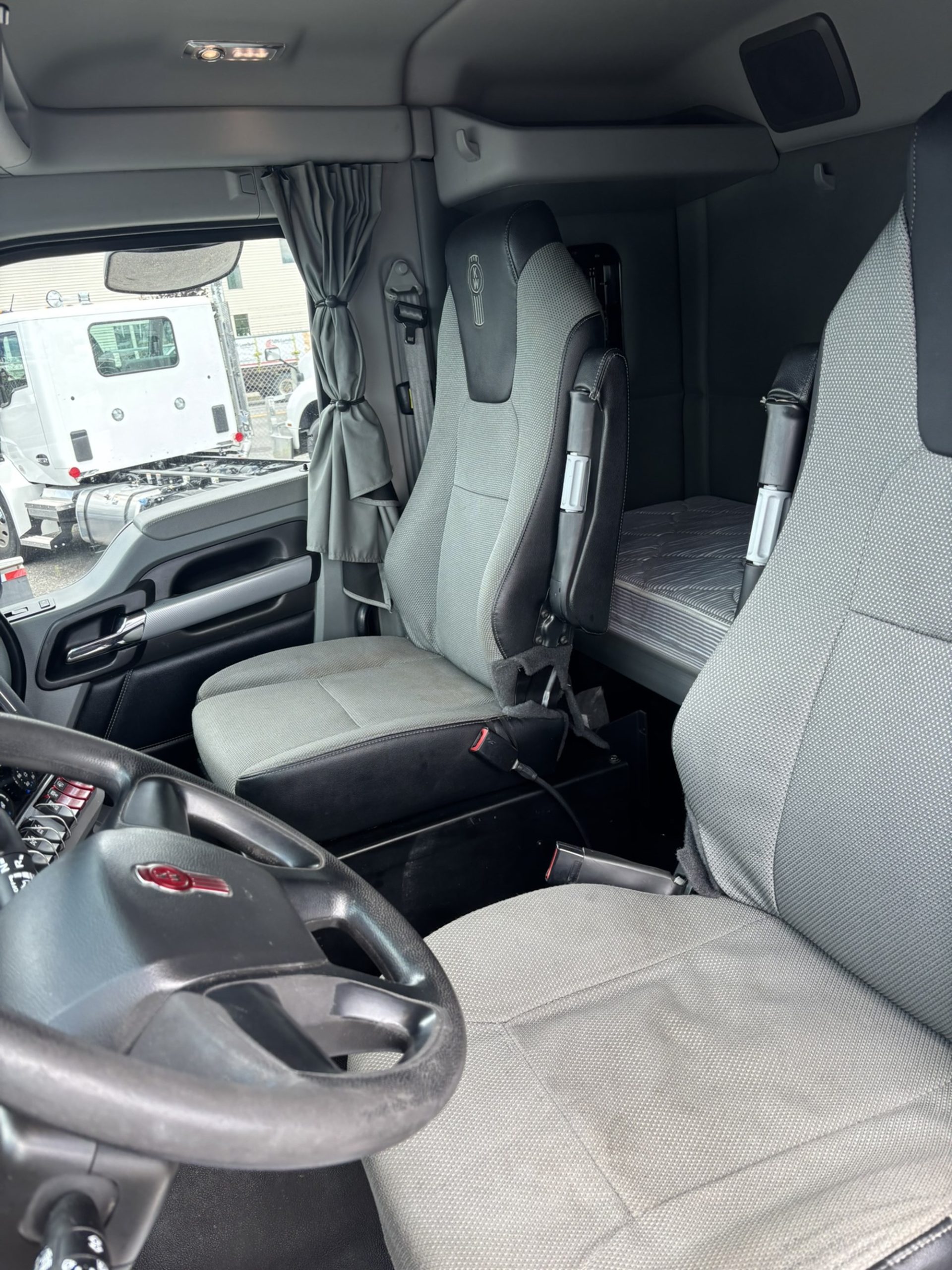 2021 Kenworth T680 - image 6 of 6
