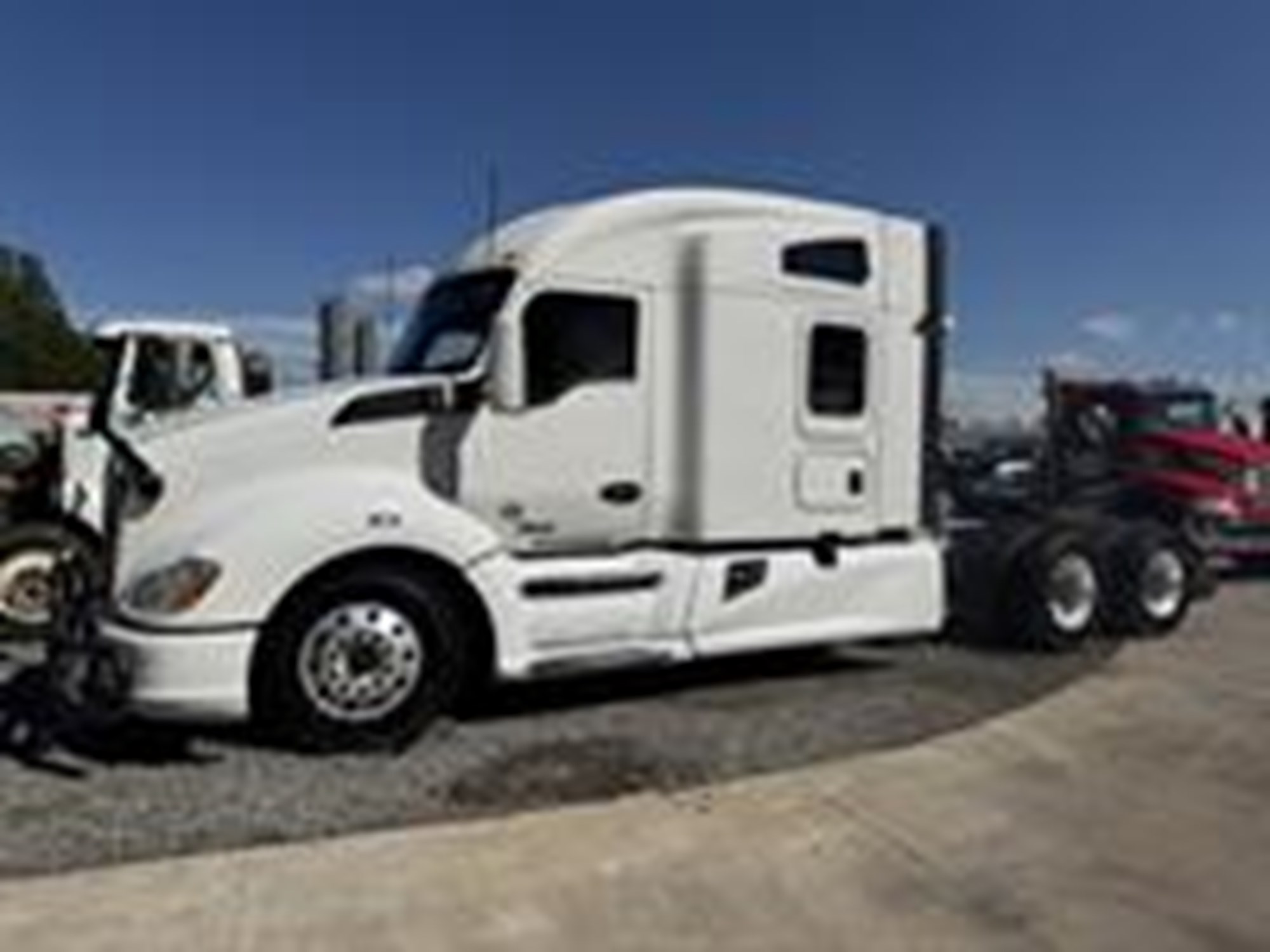 2021 Kenworth T680 2021 Kenworth T680 - image 3 of 6