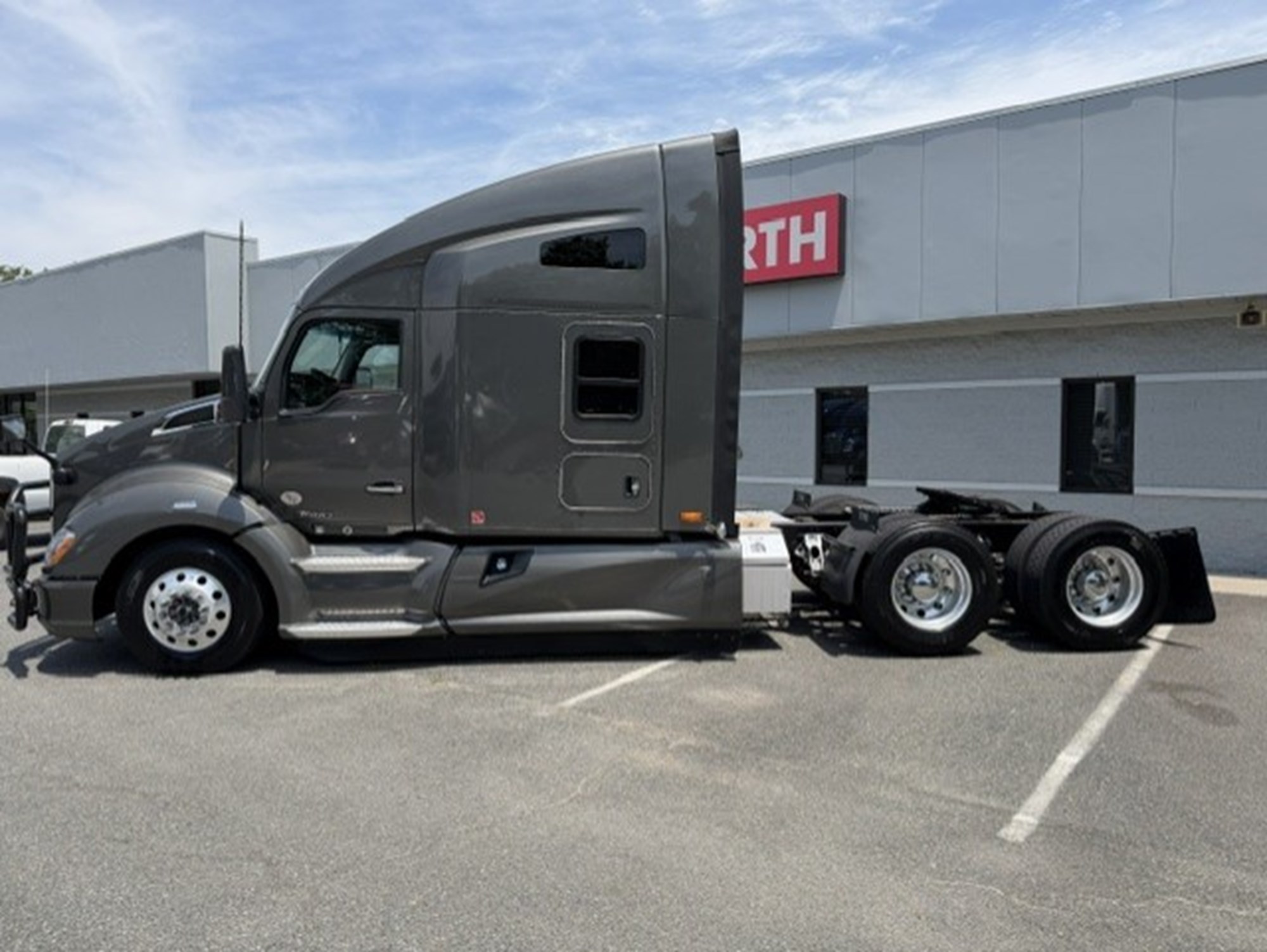 2021 Kenworth T680 - image 2 of 6