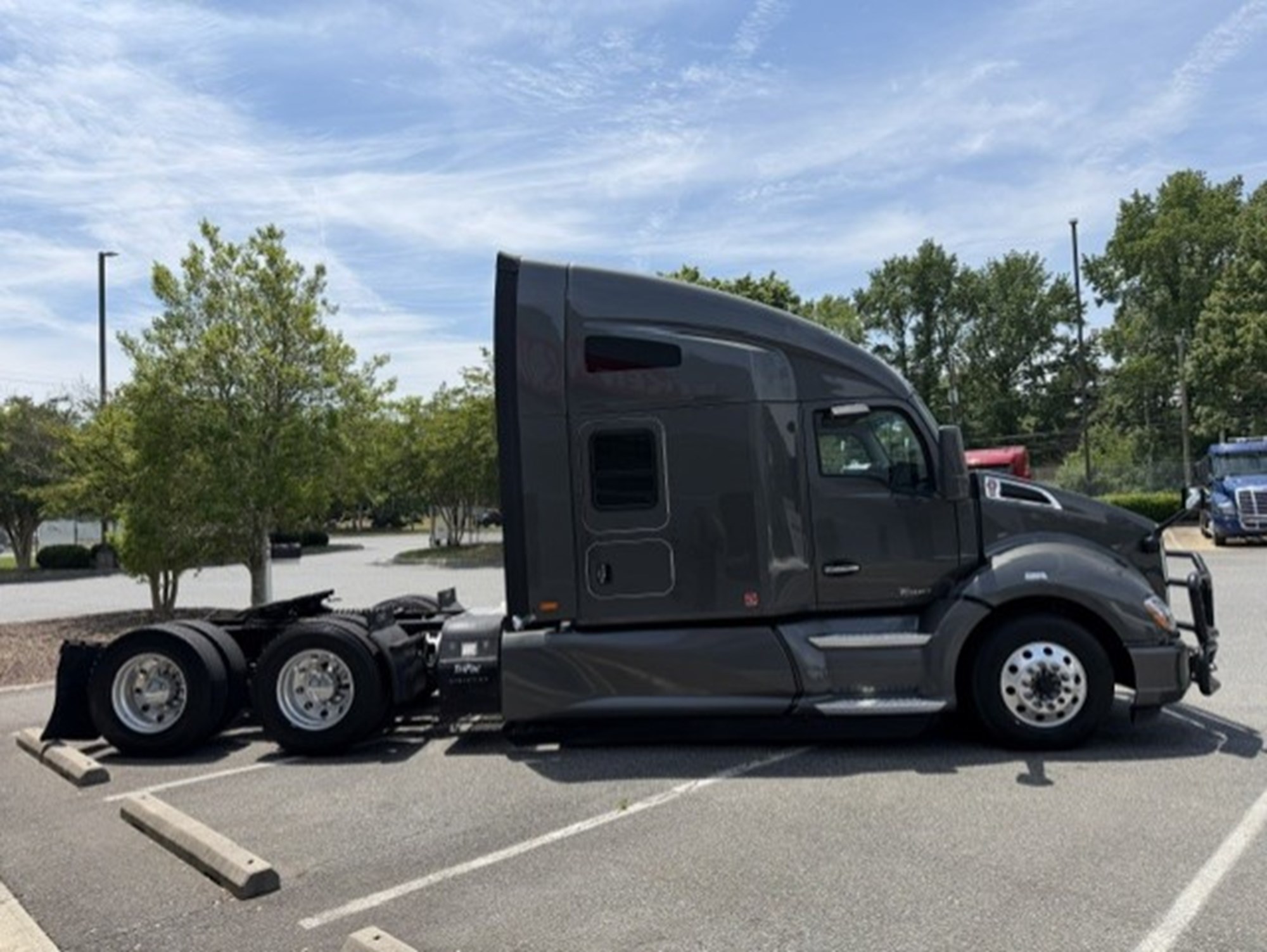 2021 Kenworth T680 - image 3 of 6
