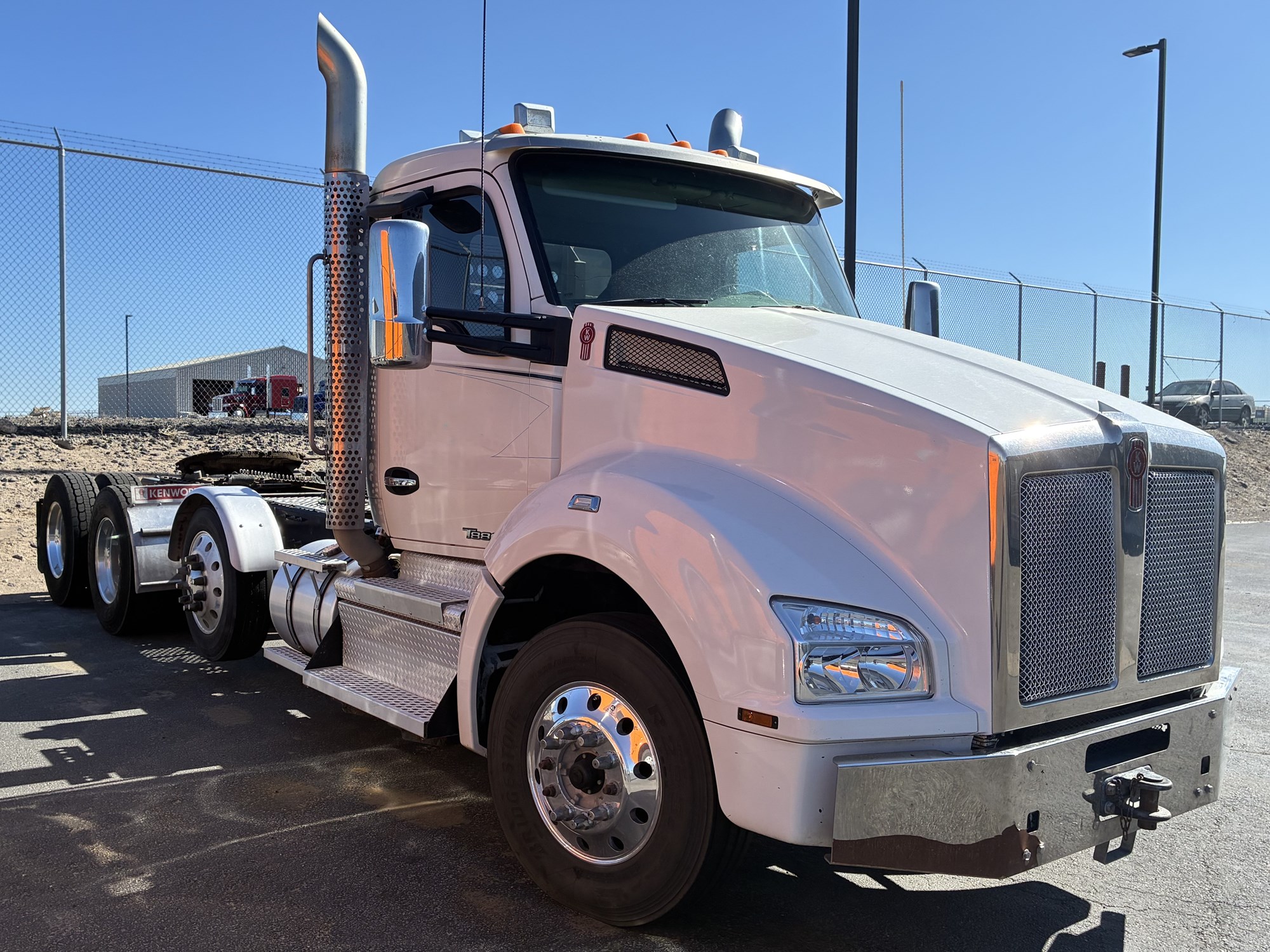 2021 Kenworth T880 2021 Kenworth T880 - image 1 of 6