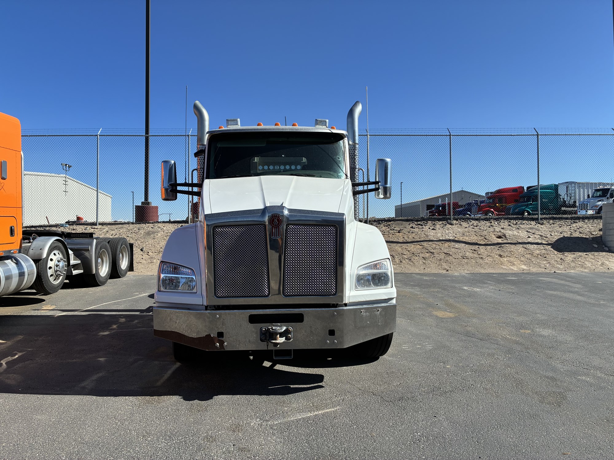 2021 Kenworth T880 2021 Kenworth T880 - image 3 of 6