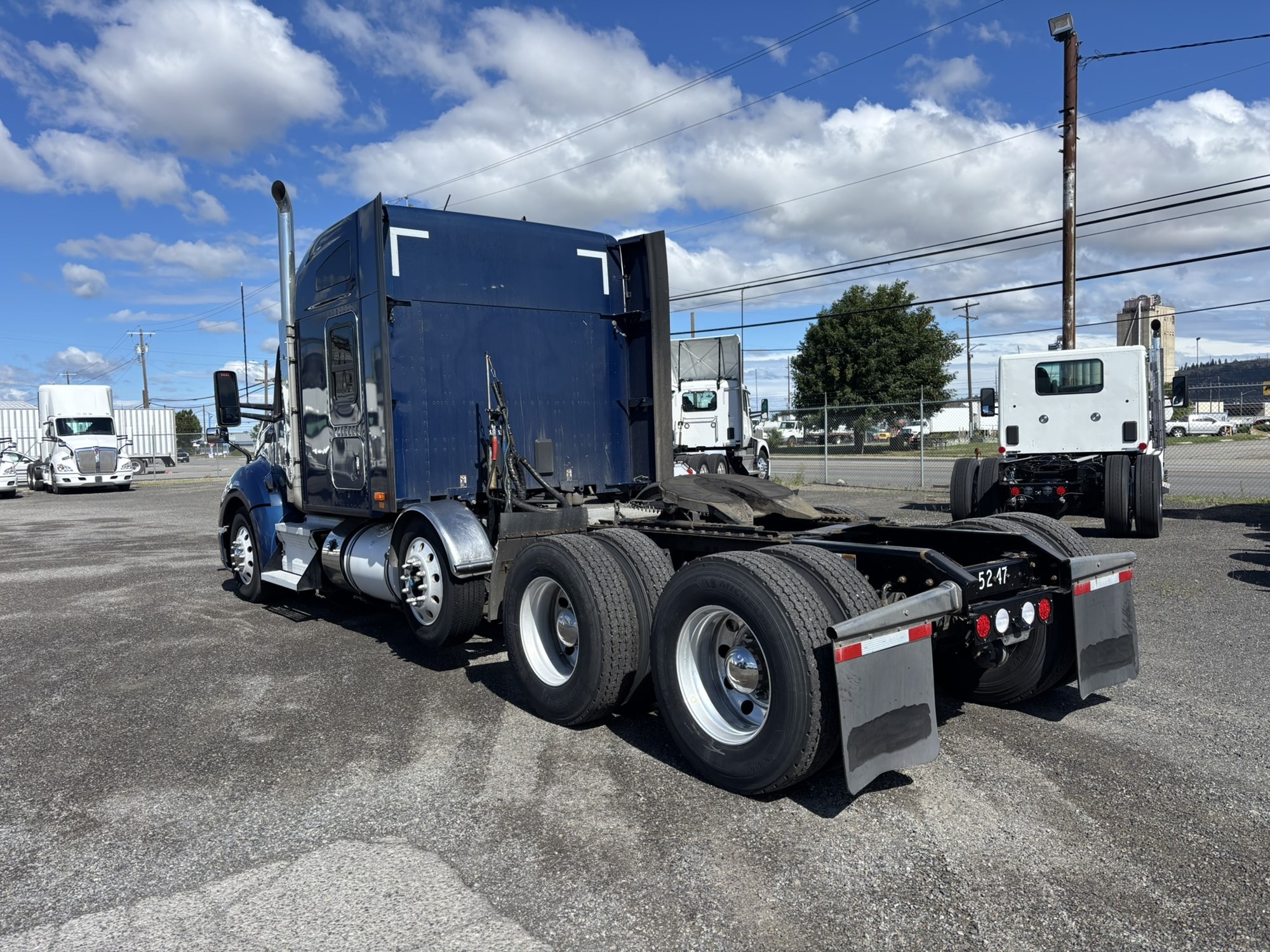 2021 Kenworth T680 - image 2 of 6