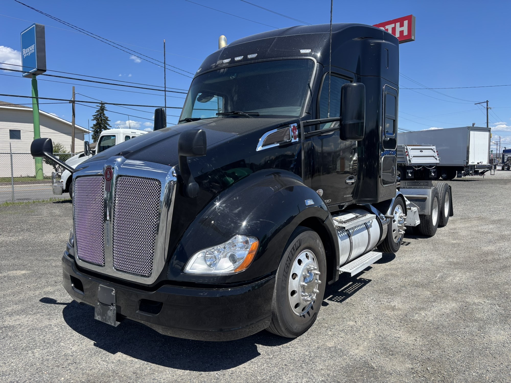 2021 Kenworth T680 - image 1 of 6