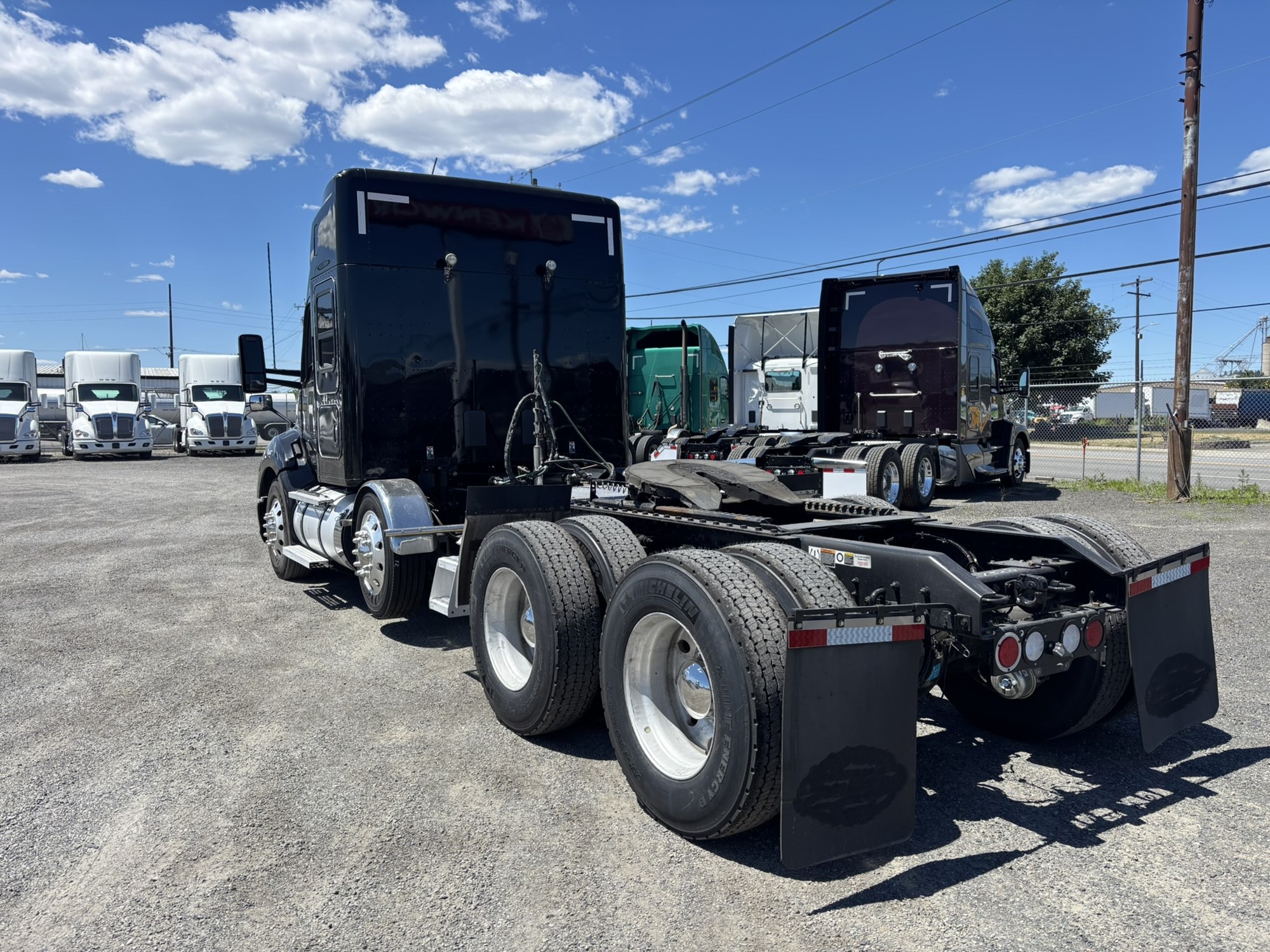 2021 Kenworth T680 - image 2 of 6