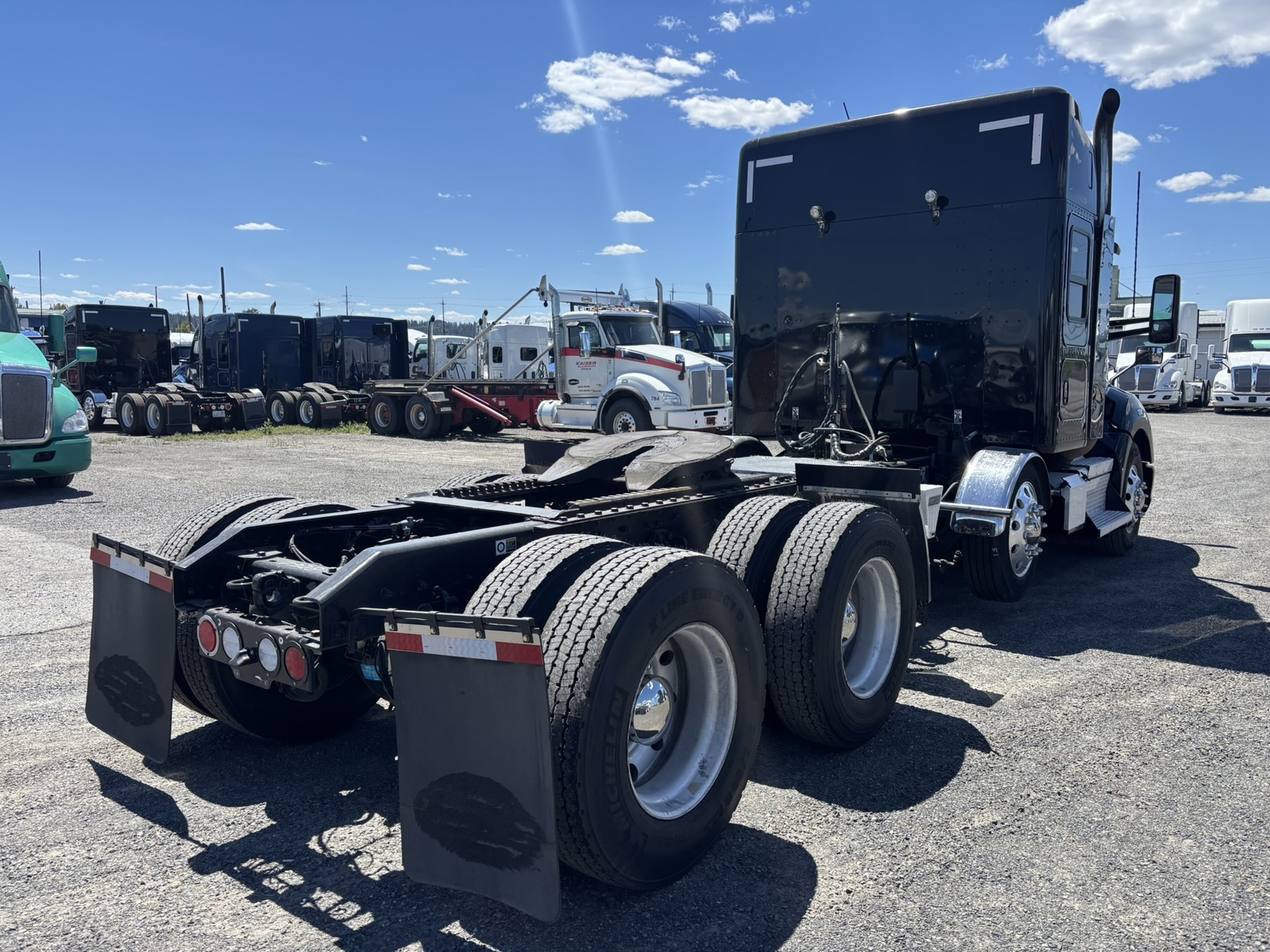 2021 Kenworth T680 - image 3 of 6