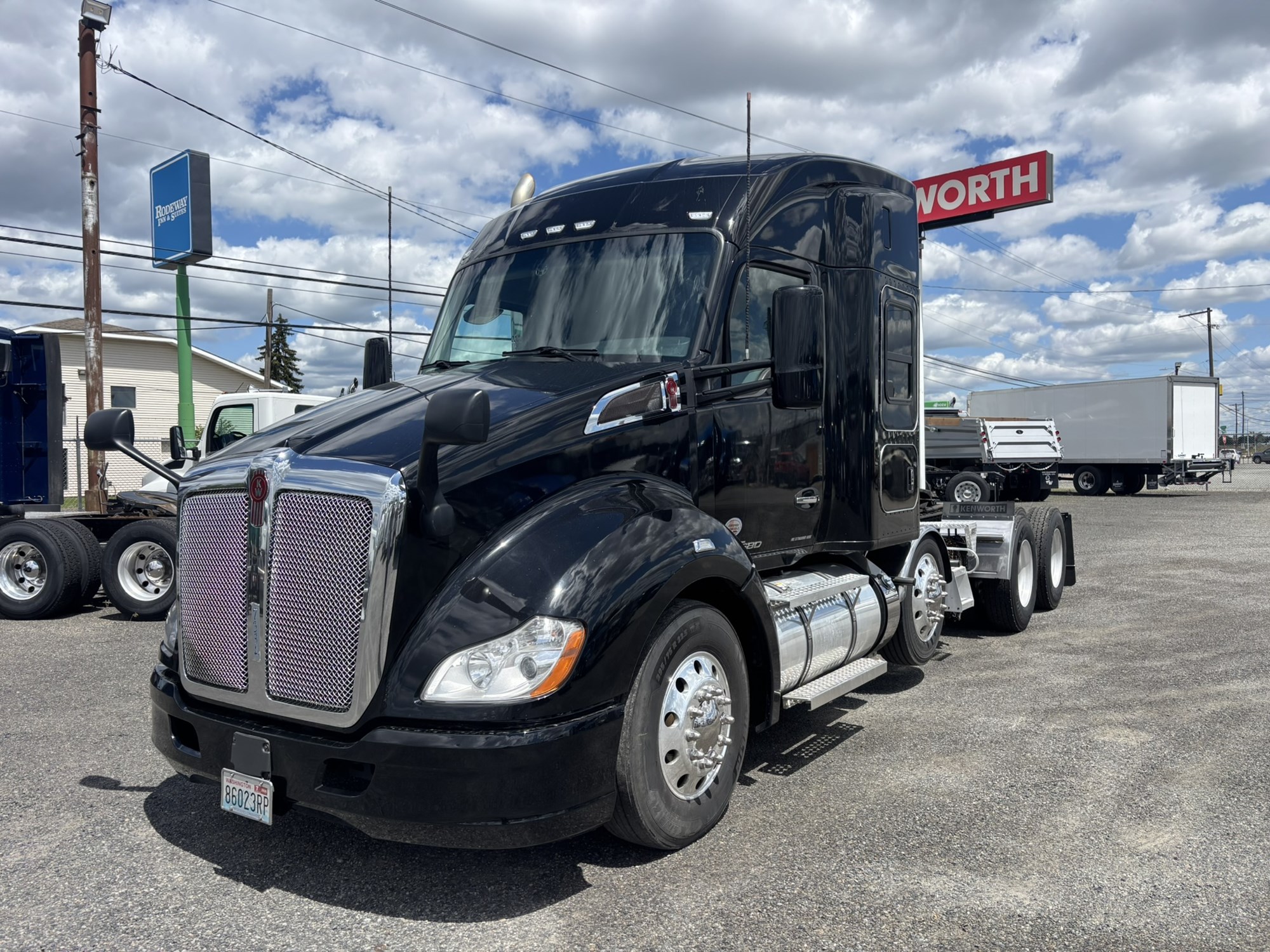 2020 Kenworth T680 - image 1 of 6