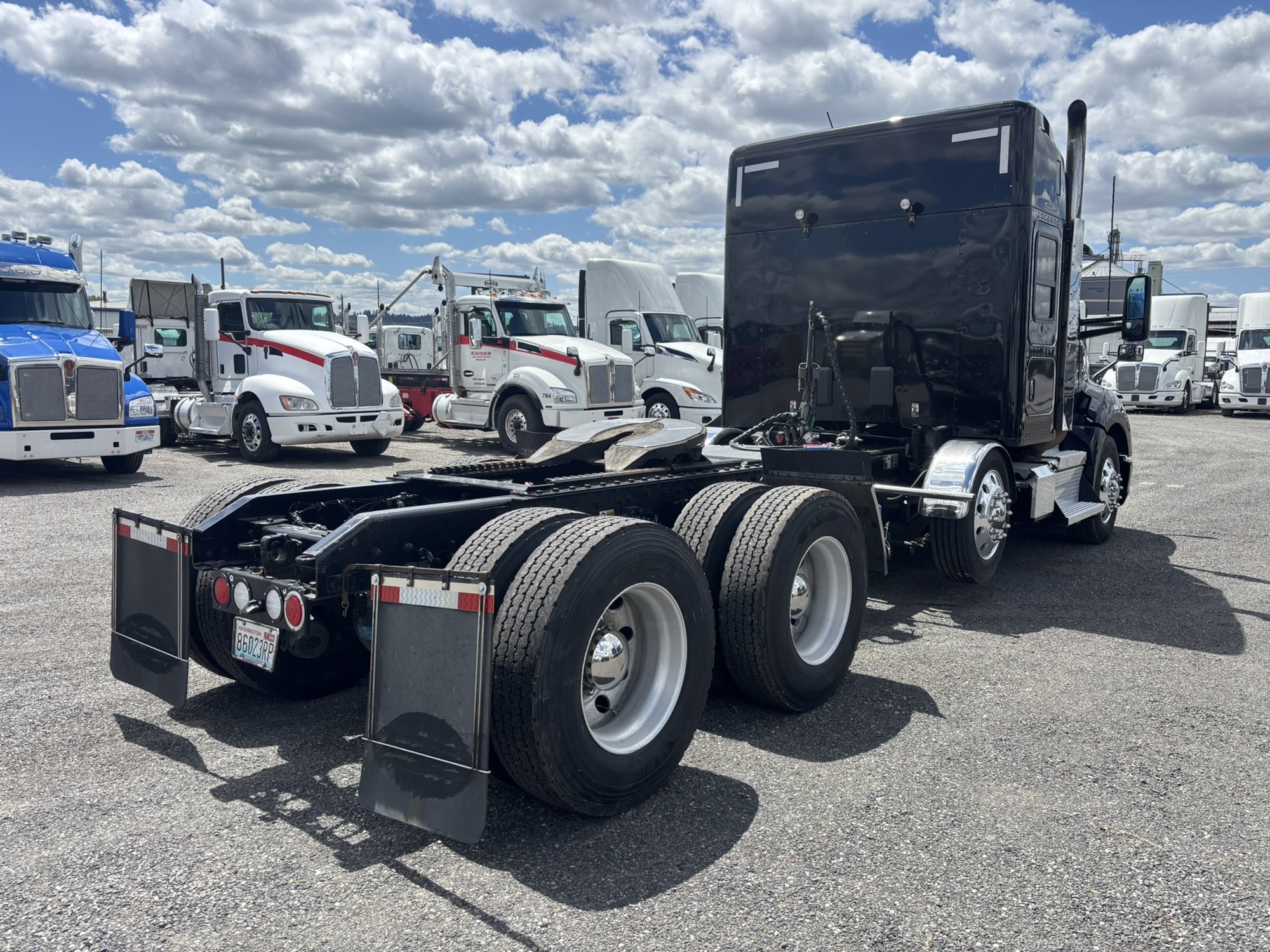 2020 Kenworth T680 - image 3 of 6