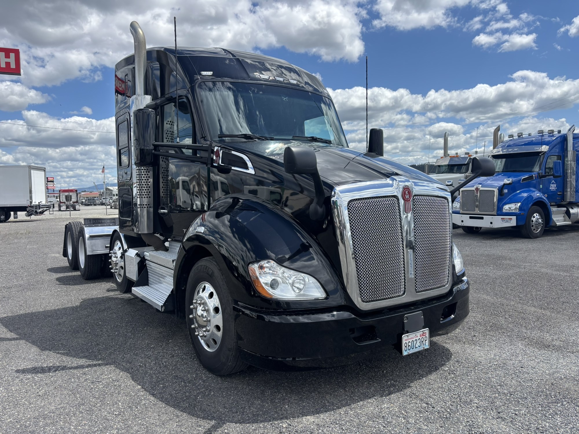 2020 Kenworth T680 - image 4 of 6
