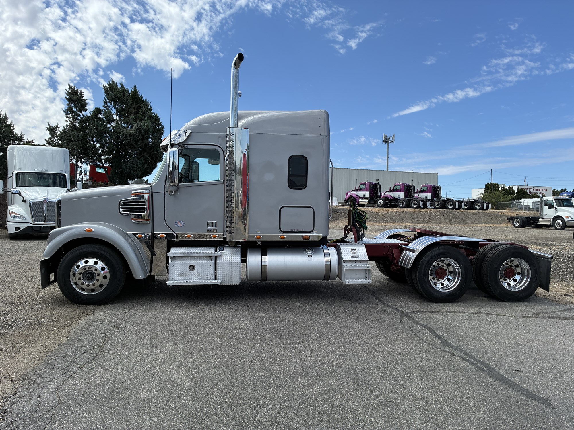 2022 Freightliner 122SD 2022 Freightliner 122SD - image 2 of 6