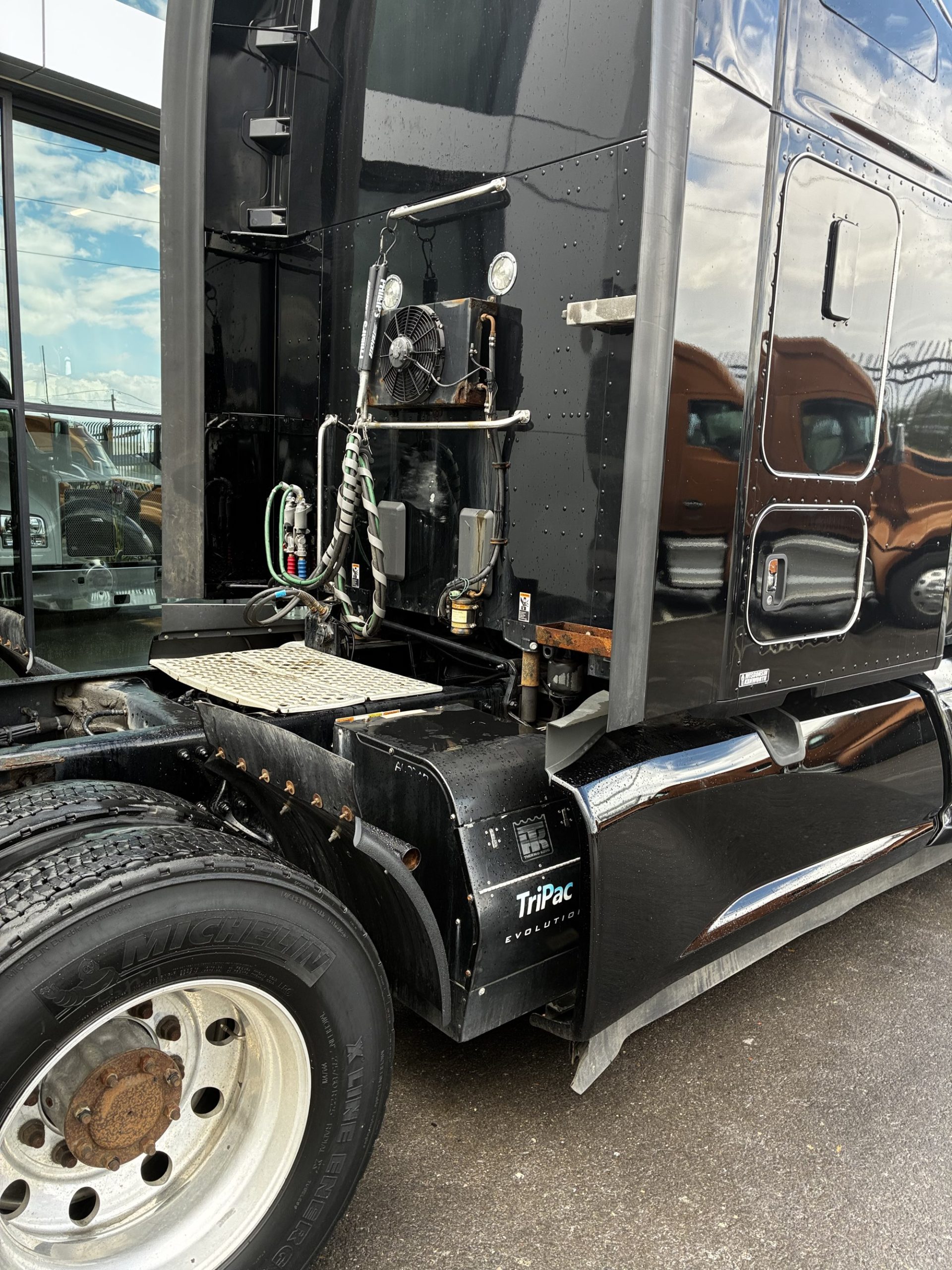 2022 Kenworth T680 2022 Kenworth T680 - image 3 of 6