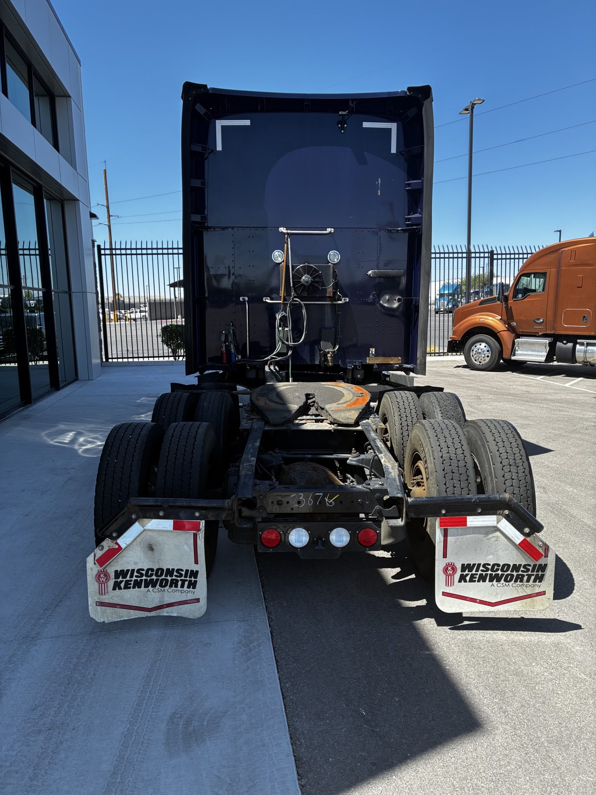 2022 Kenworth T680 2022 Kenworth T680 - image 2 of 6
