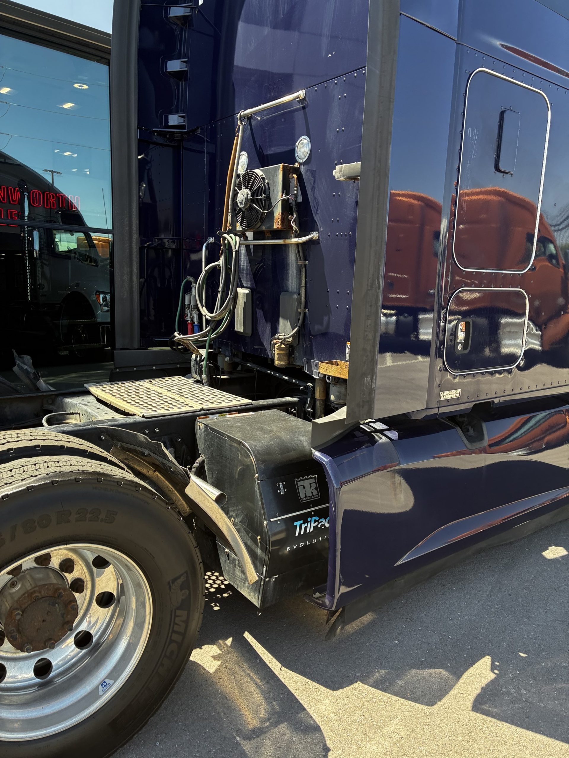 2022 Kenworth T680 2022 Kenworth T680 - image 4 of 6