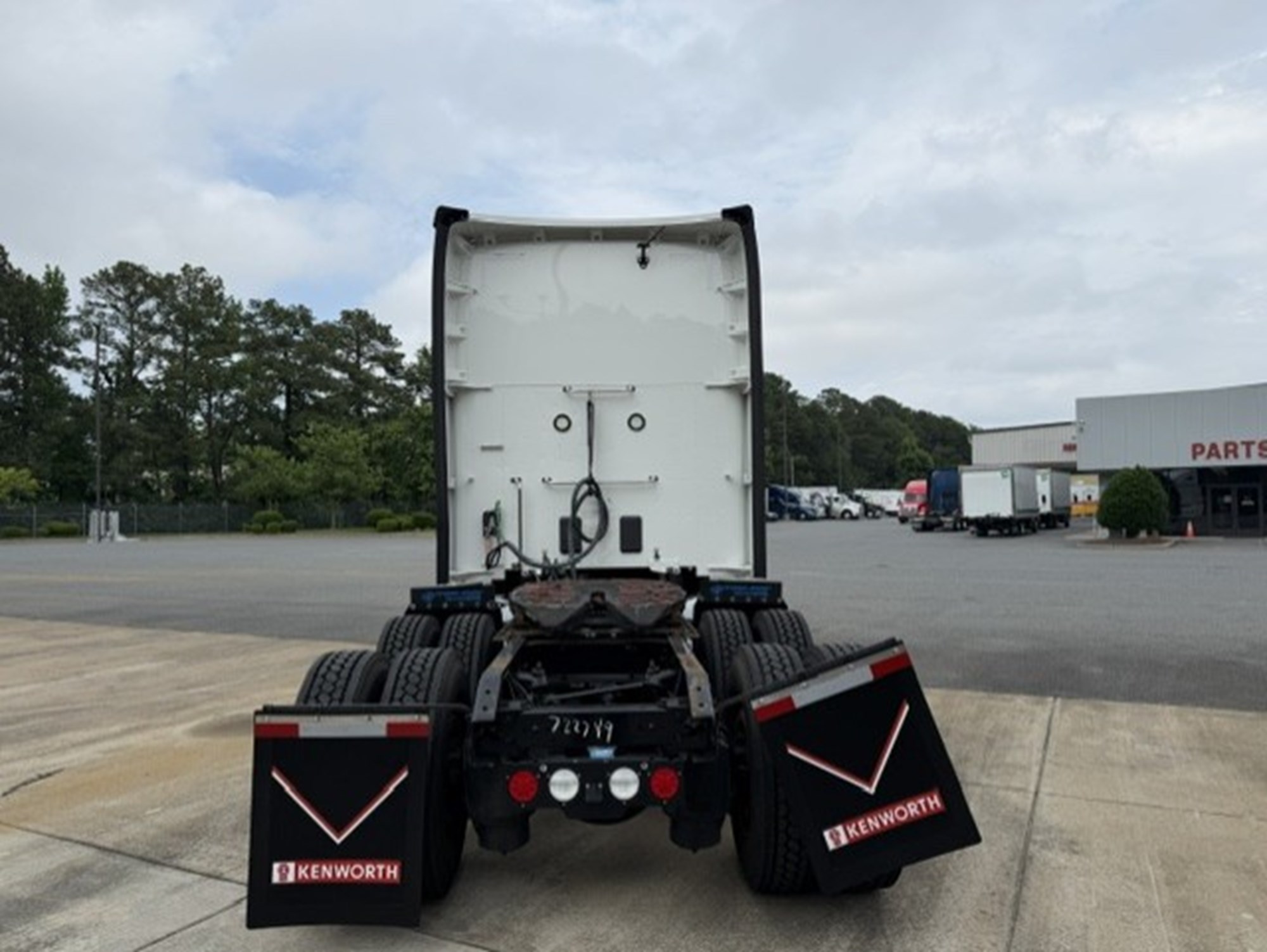 2022 Kenworth T680 - image 4 of 6