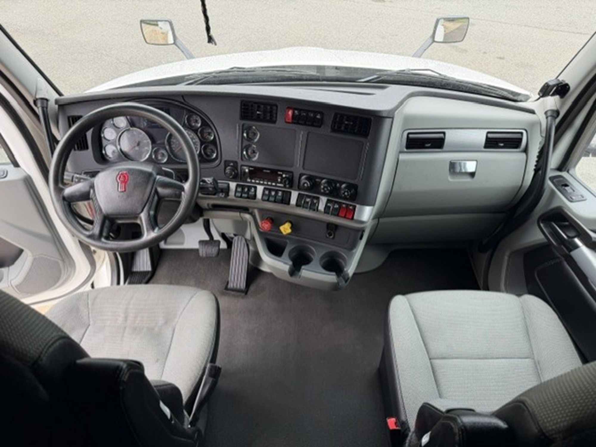2022 Kenworth T680 NJ472749U-10 2022 Kenworth T680 NJ472749U-10