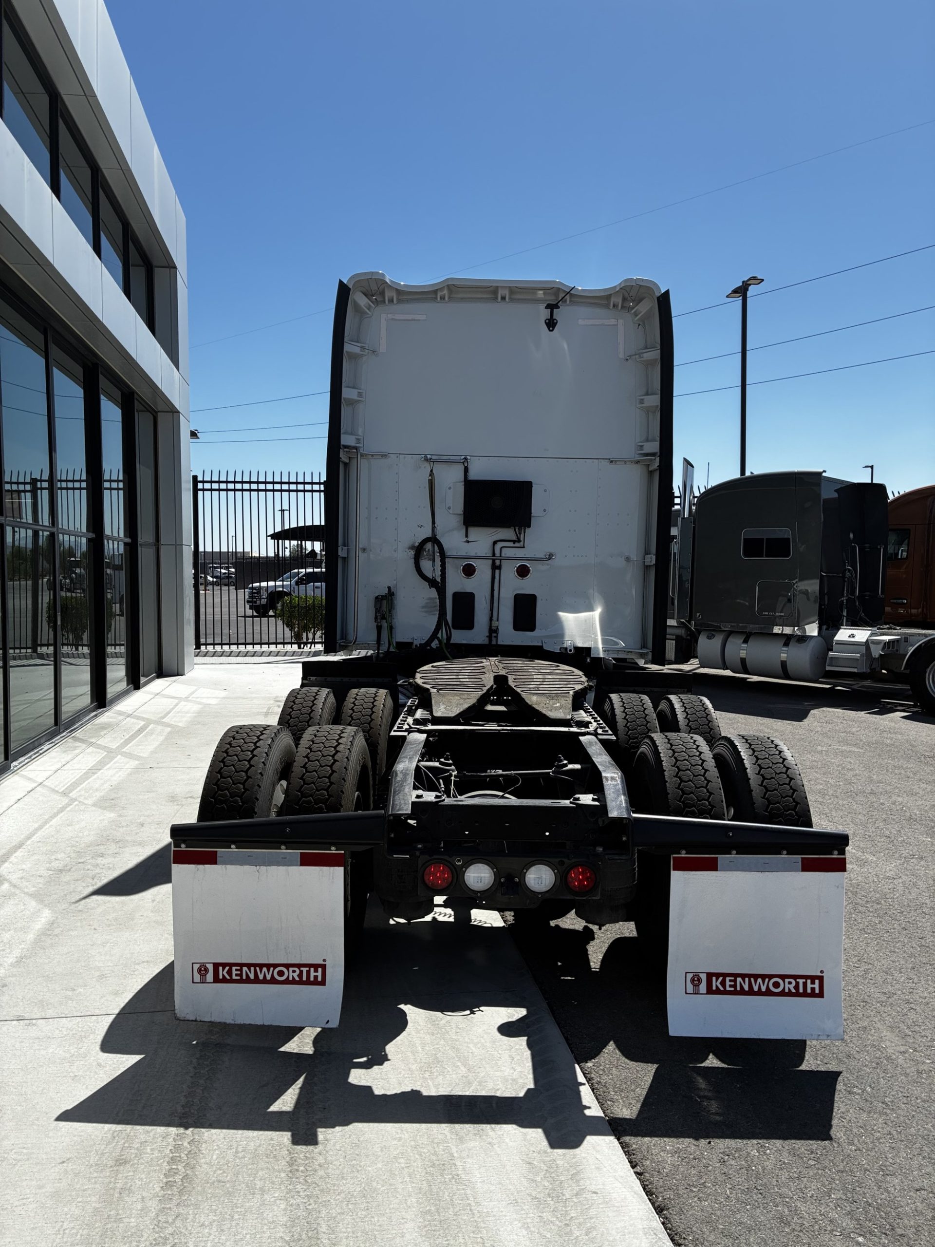 2022 Kenworth T680 2022 Kenworth T680 - image 4 of 6