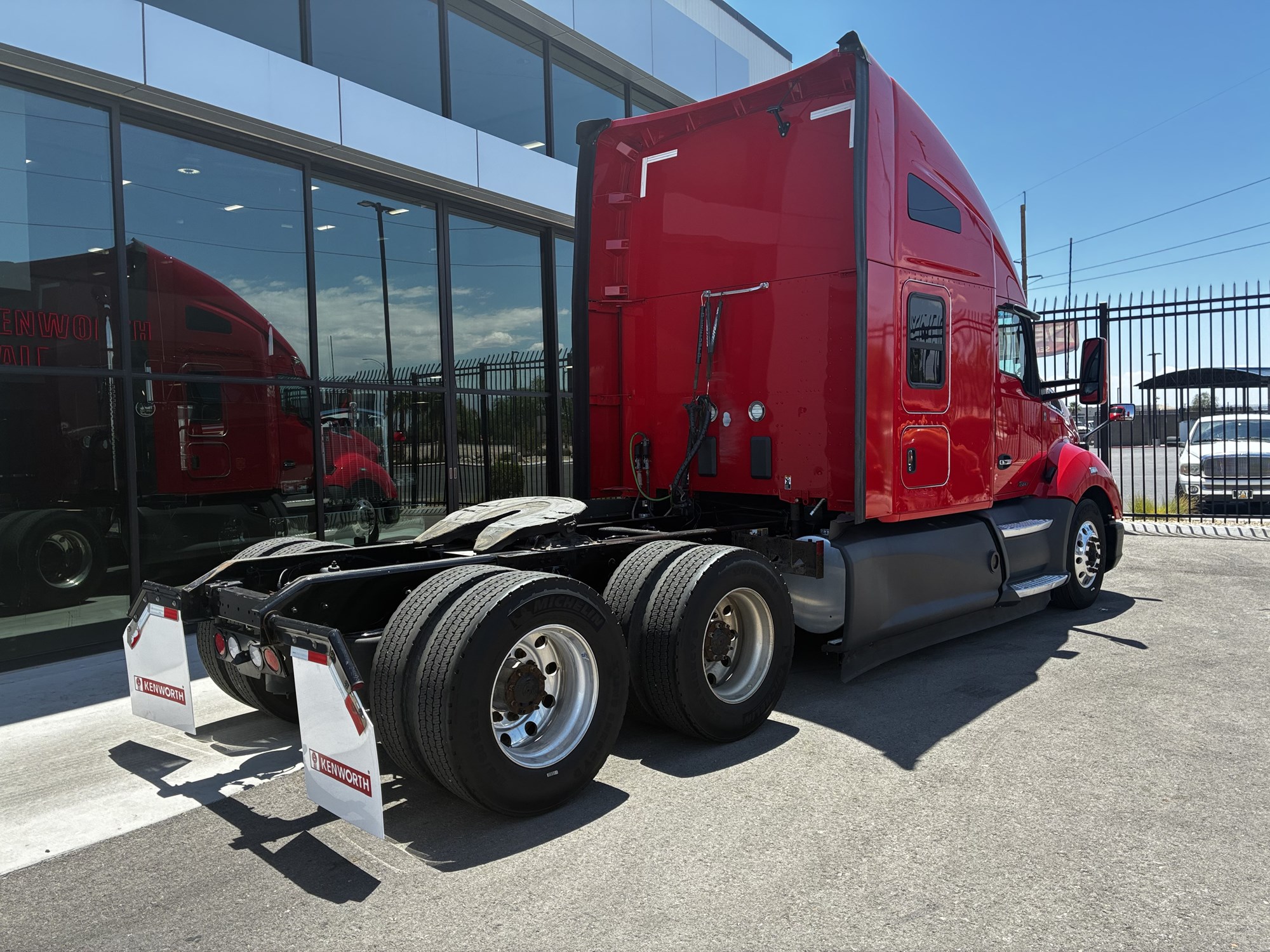 2022 Kenworth T680 2022 Kenworth T680 - image 3 of 6