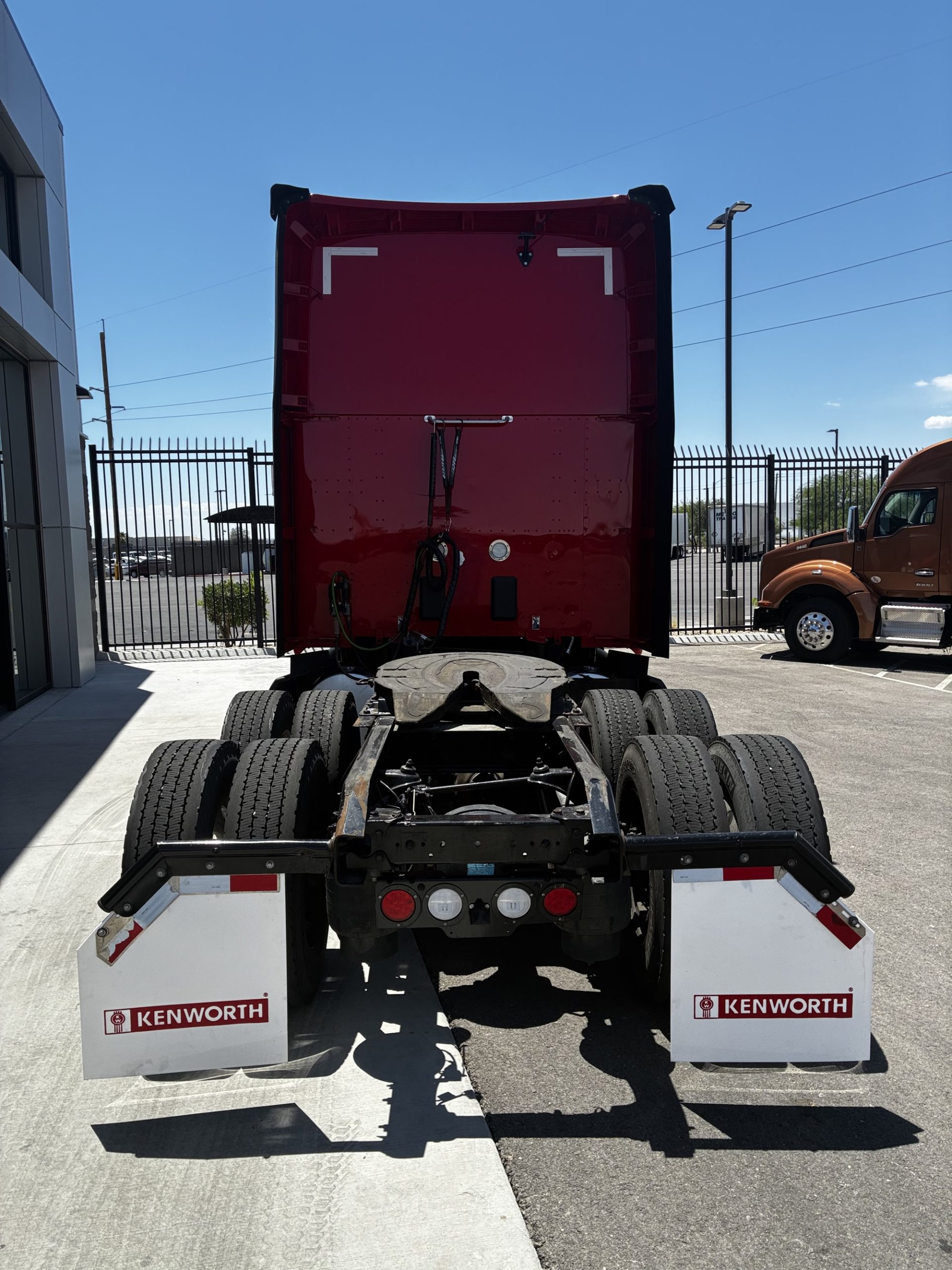 2022 Kenworth T680 2022 Kenworth T680 - image 4 of 6