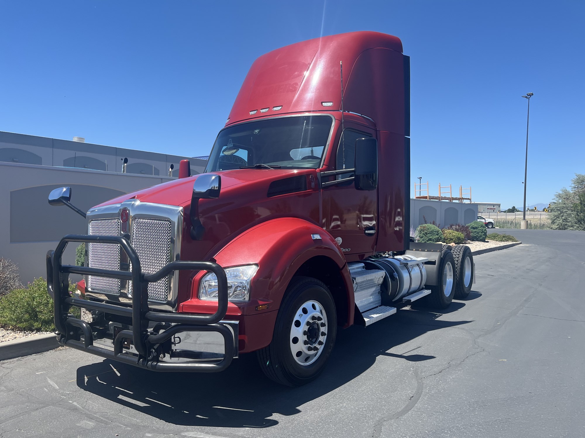 2022 Kenworth T880 2022 Kenworth T880 - image 2 of 6
