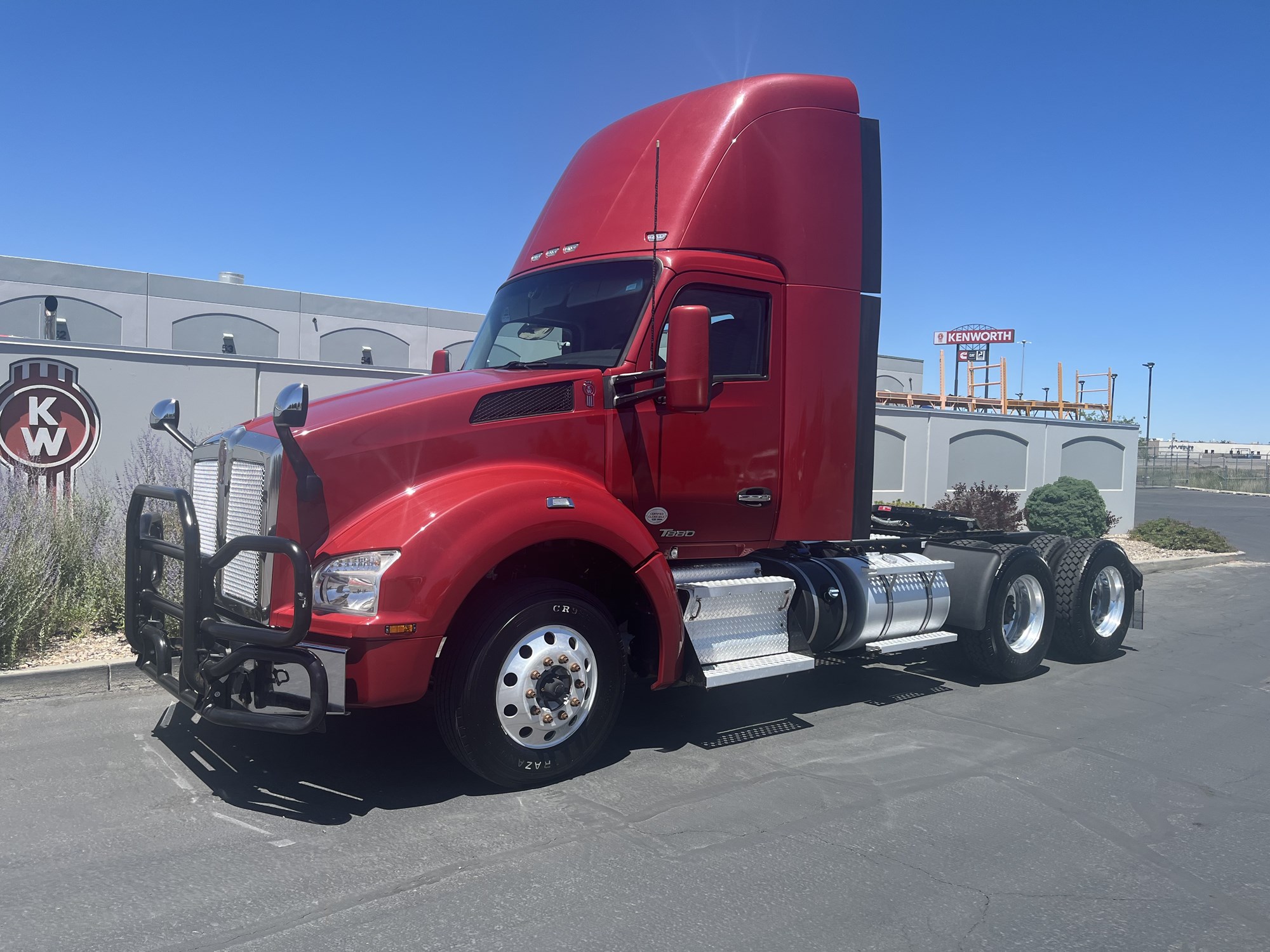 2022 Kenworth T880 2022 Kenworth T880 - image 1 of 6