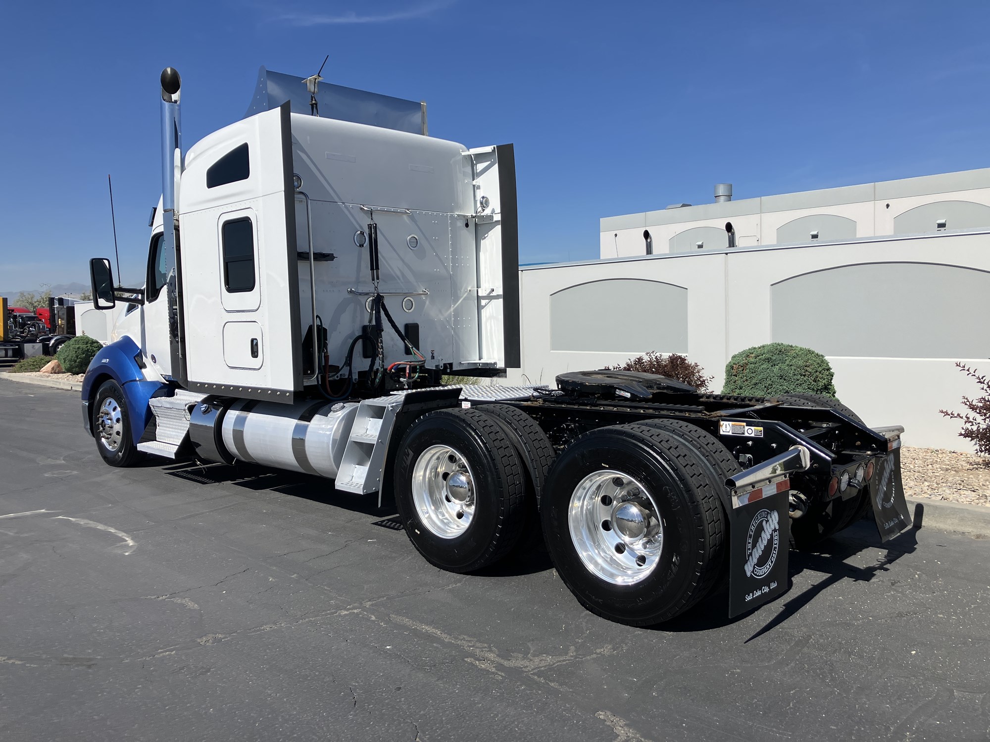 2022 Kenworth T680 2022 Kenworth T680 - image 2 of 6