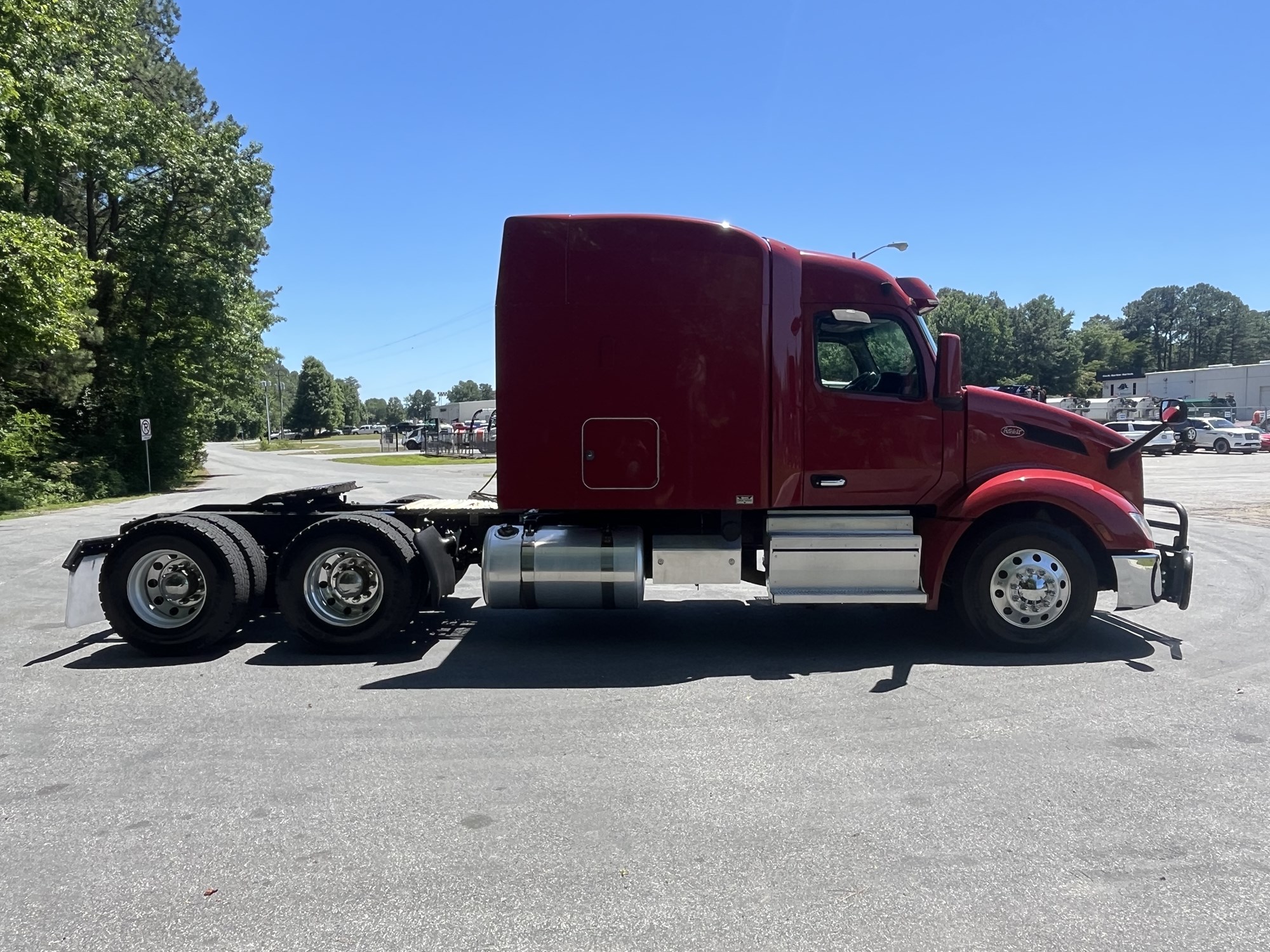 2023 Peterbilt 579 2023 Peterbilt 579 - image 4 of 6