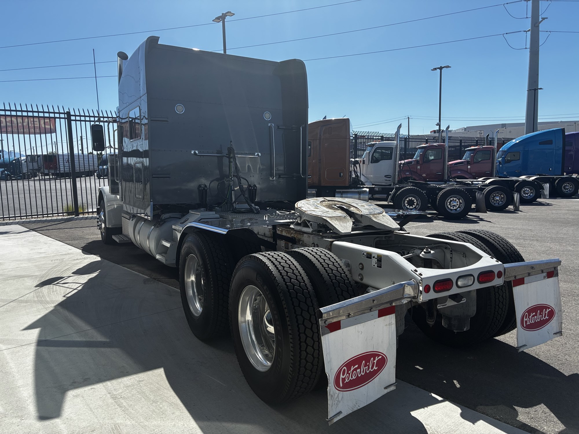 2023 Peterbilt 389 2023 Peterbilt 389 - image 5 of 6