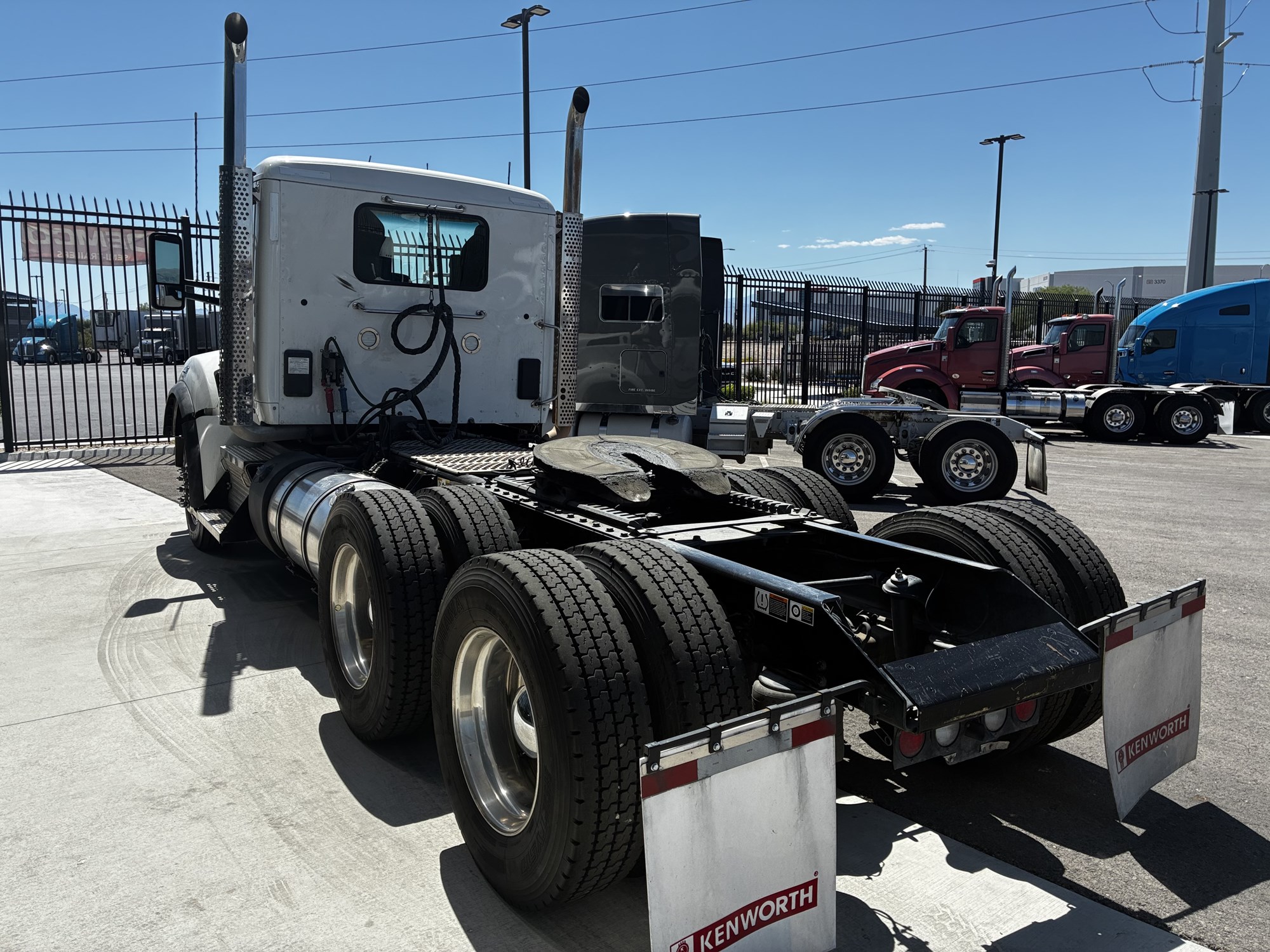 2023 Kenworth T880 2023 Kenworth T880 - image 5 of 6