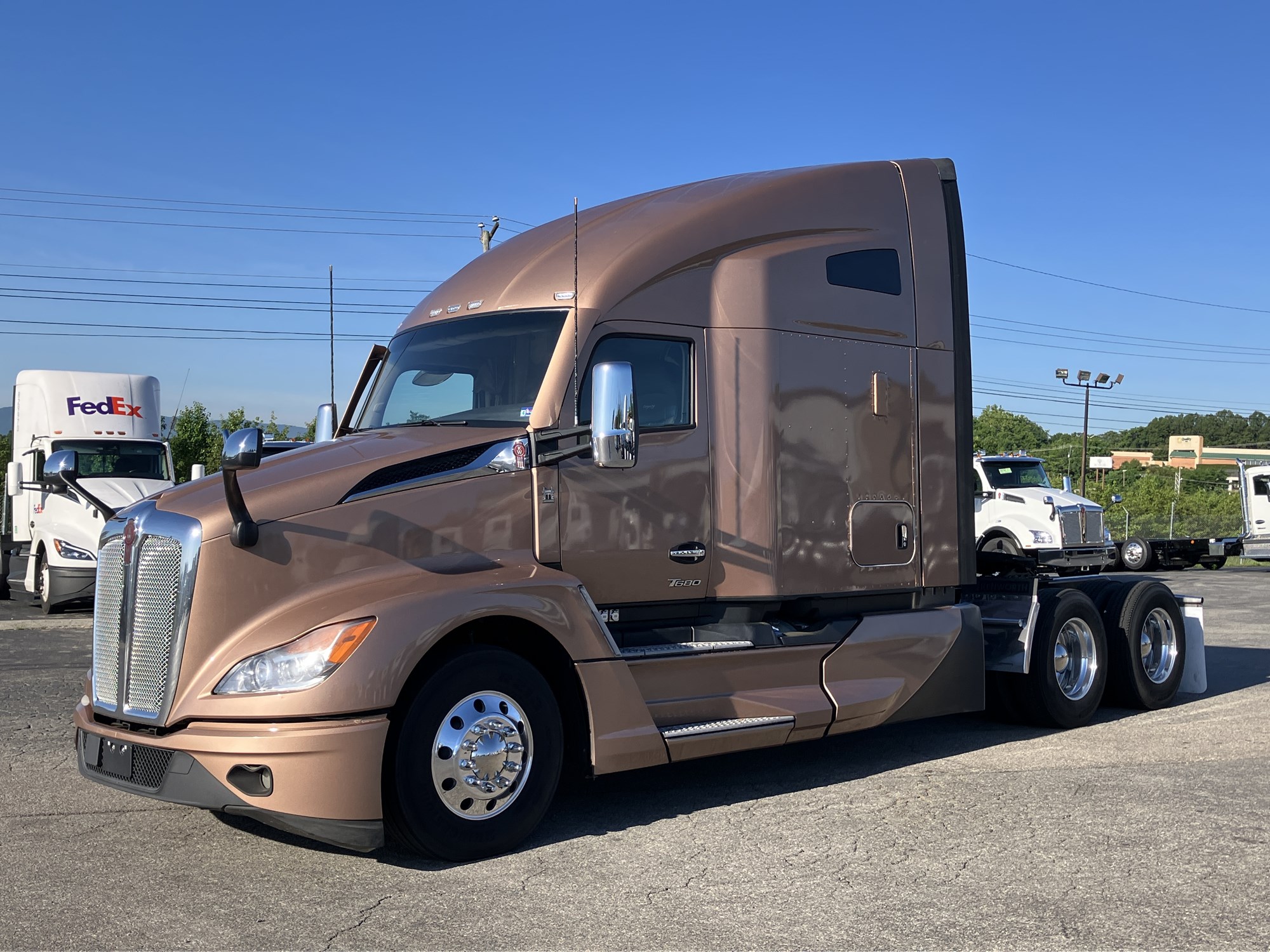 2023 Kenworth T680 2023 Kenworth T680 - image 1 of 6