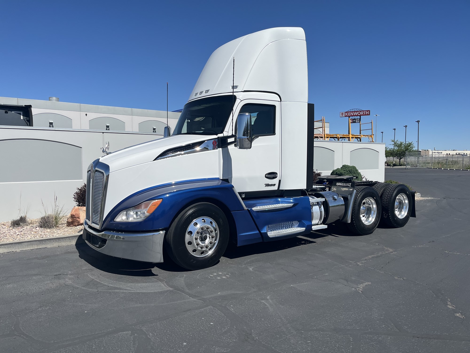 2023 Kenworth T680 - image 1 of 6