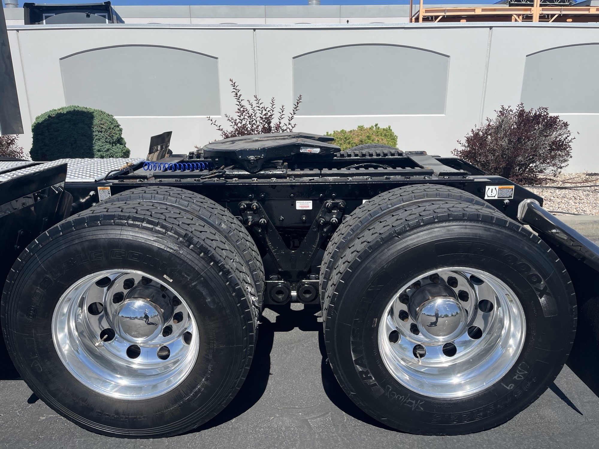 2023 Kenworth T680 - image 5 of 6