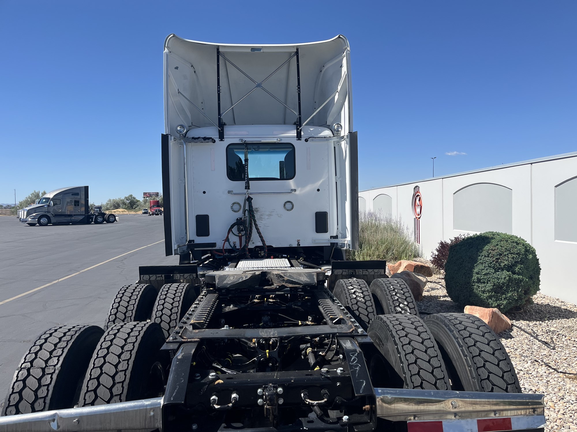 2023 Kenworth T680 - image 6 of 6